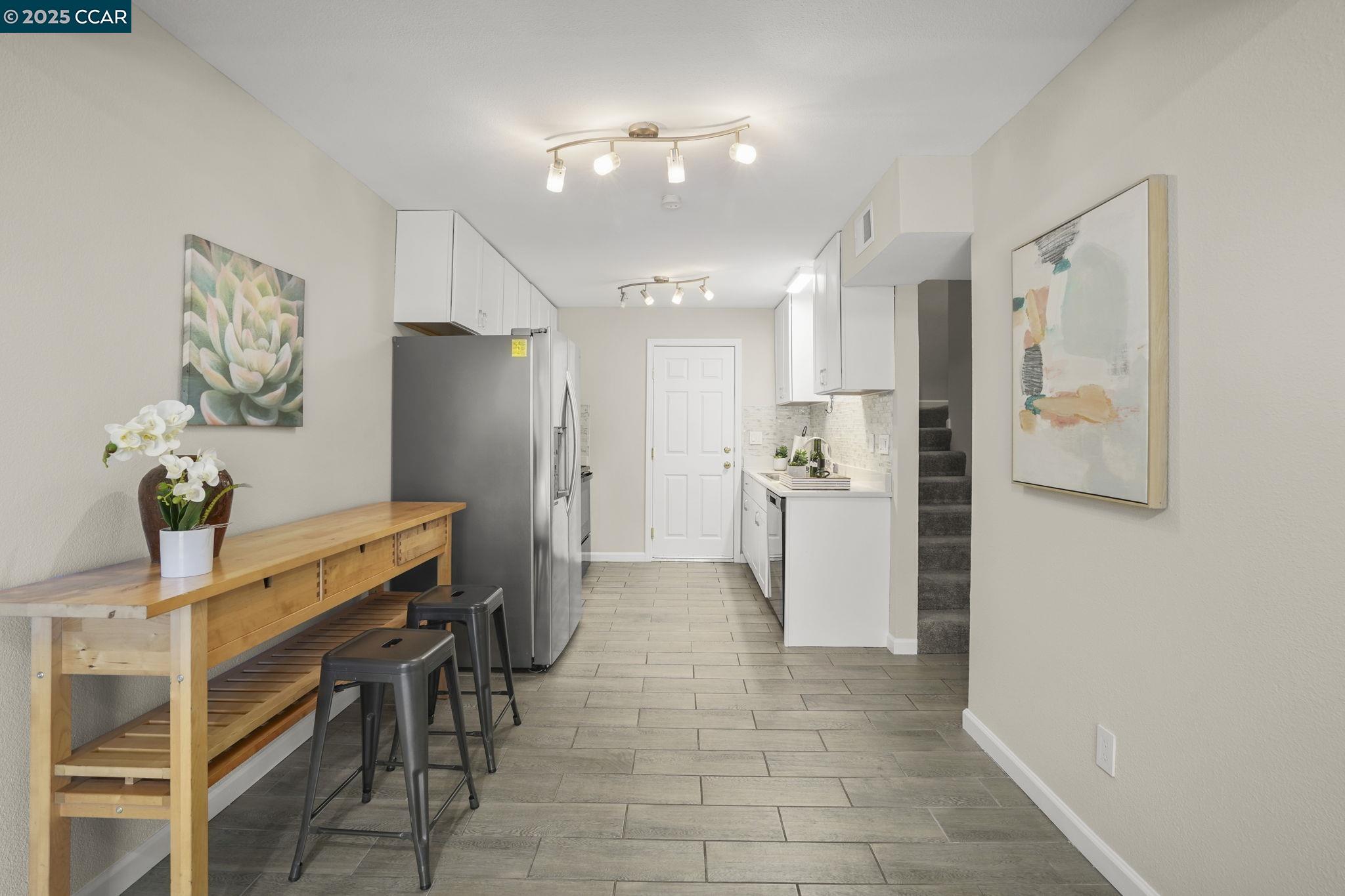 Detail Gallery Image 4 of 24 For 1879 Saint Phillip Ct, Concord,  CA 94519 - 4 Beds | 2/1 Baths