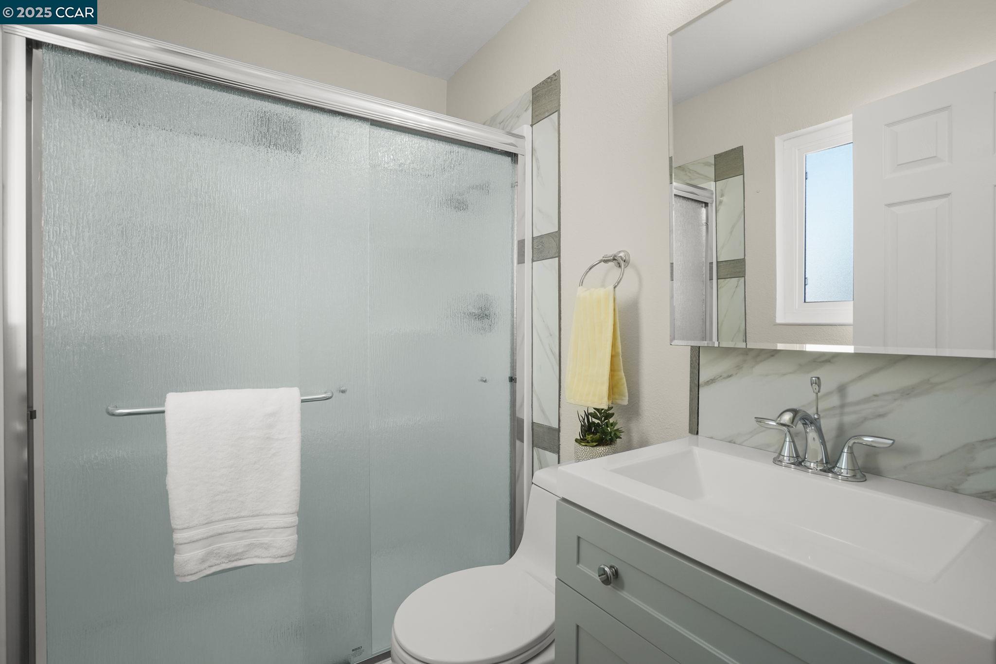 Detail Gallery Image 10 of 24 For 1879 Saint Phillip Ct, Concord,  CA 94519 - 4 Beds | 2/1 Baths