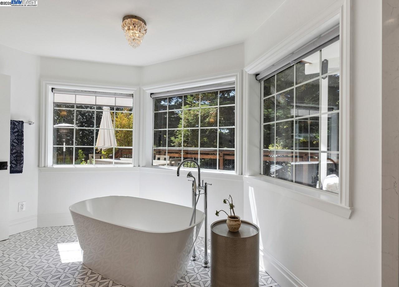 Detail Gallery Image 36 of 60 For 156 Del Monte Dr, Walnut Creek,  CA 94595 - 4 Beds | 4 Baths