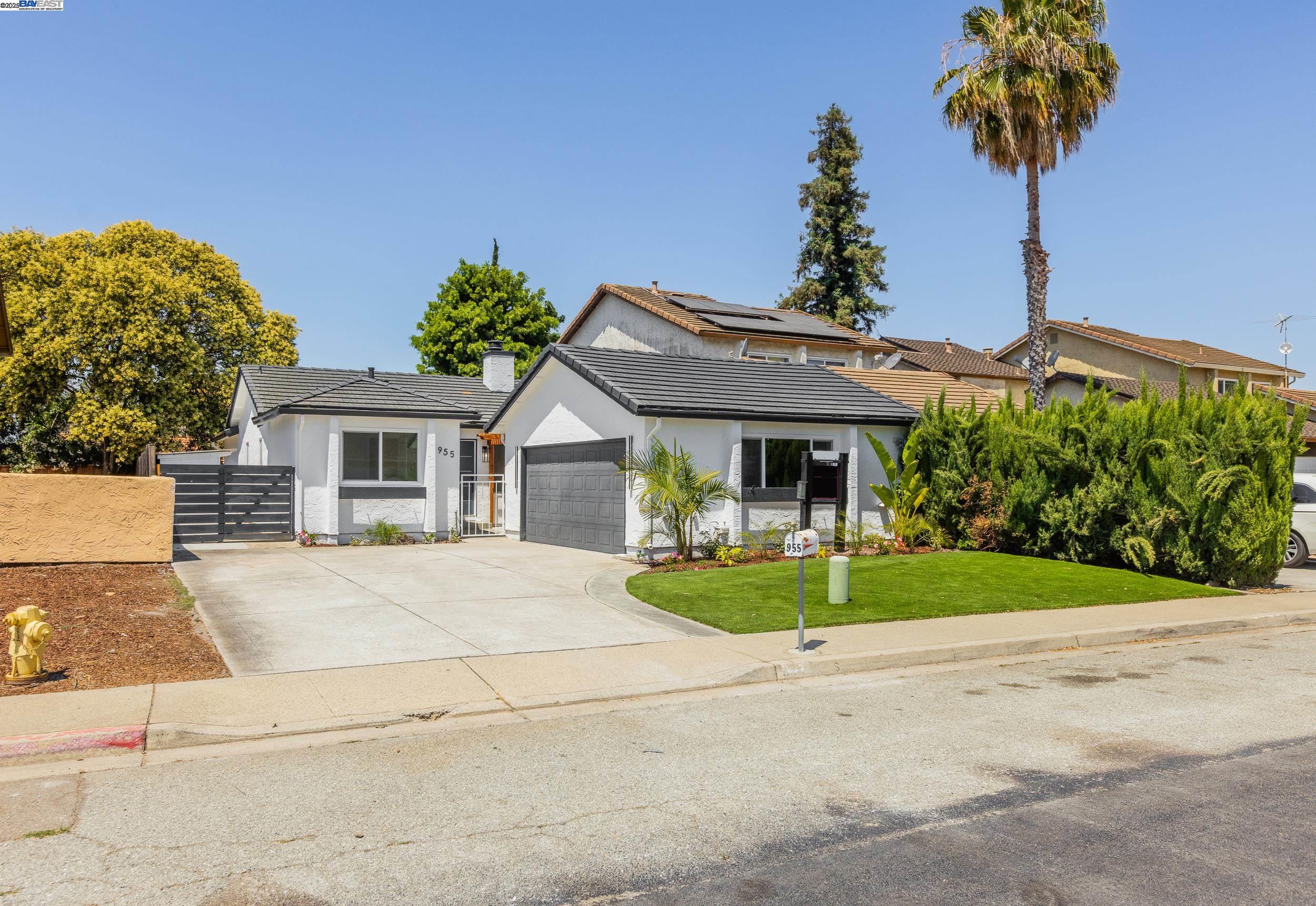 Detail Gallery Image 1 of 27 For 955 Big Bear Ct, Milpitas,  CA 95035 - 2 Beds | 2 Baths