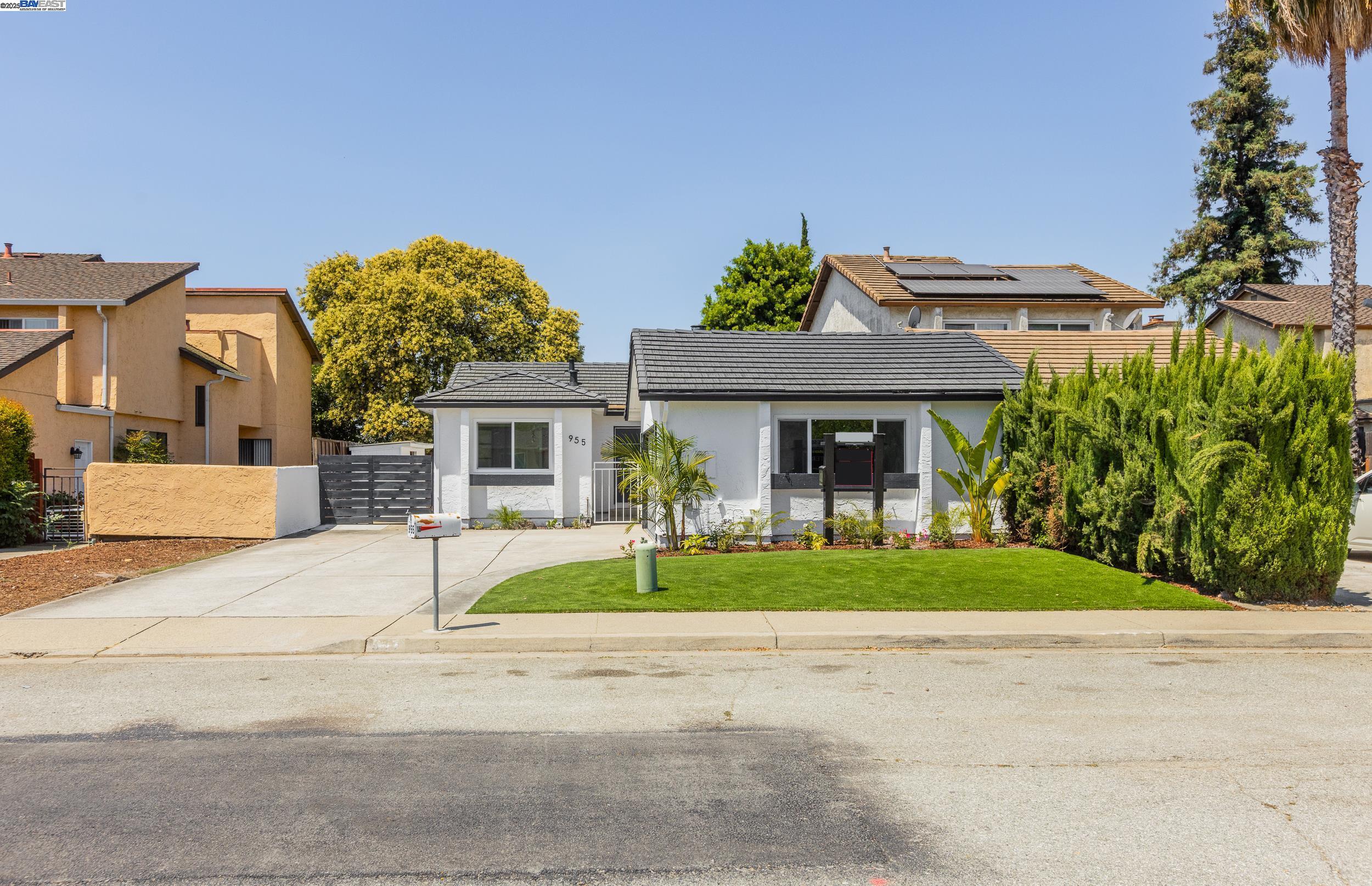 Detail Gallery Image 3 of 27 For 955 Big Bear Ct, Milpitas,  CA 95035 - 2 Beds | 2 Baths
