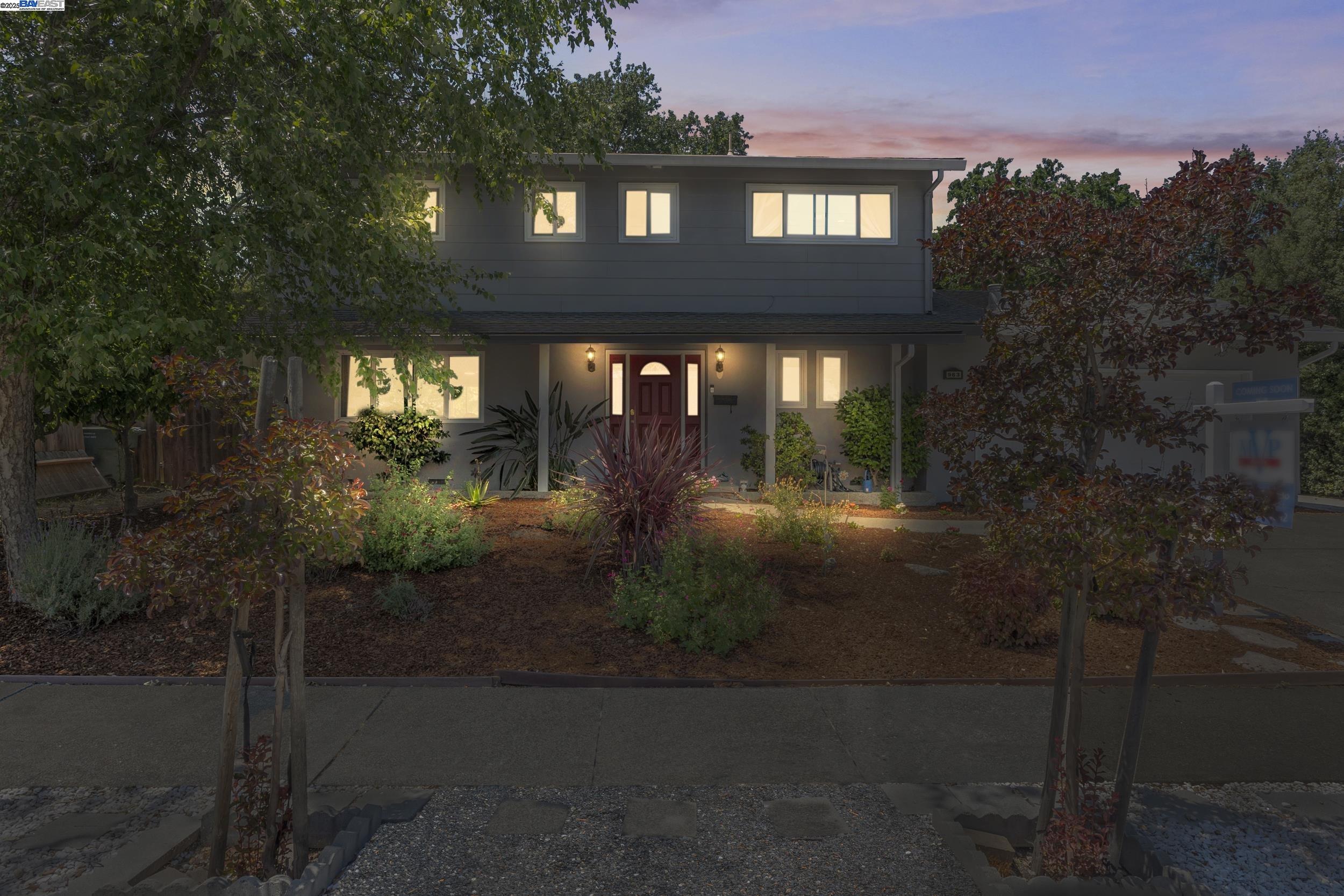 Detail Gallery Image 2 of 45 For 963 Getoun Dr, Concord,  CA 94518 - 5 Beds | 2/1 Baths