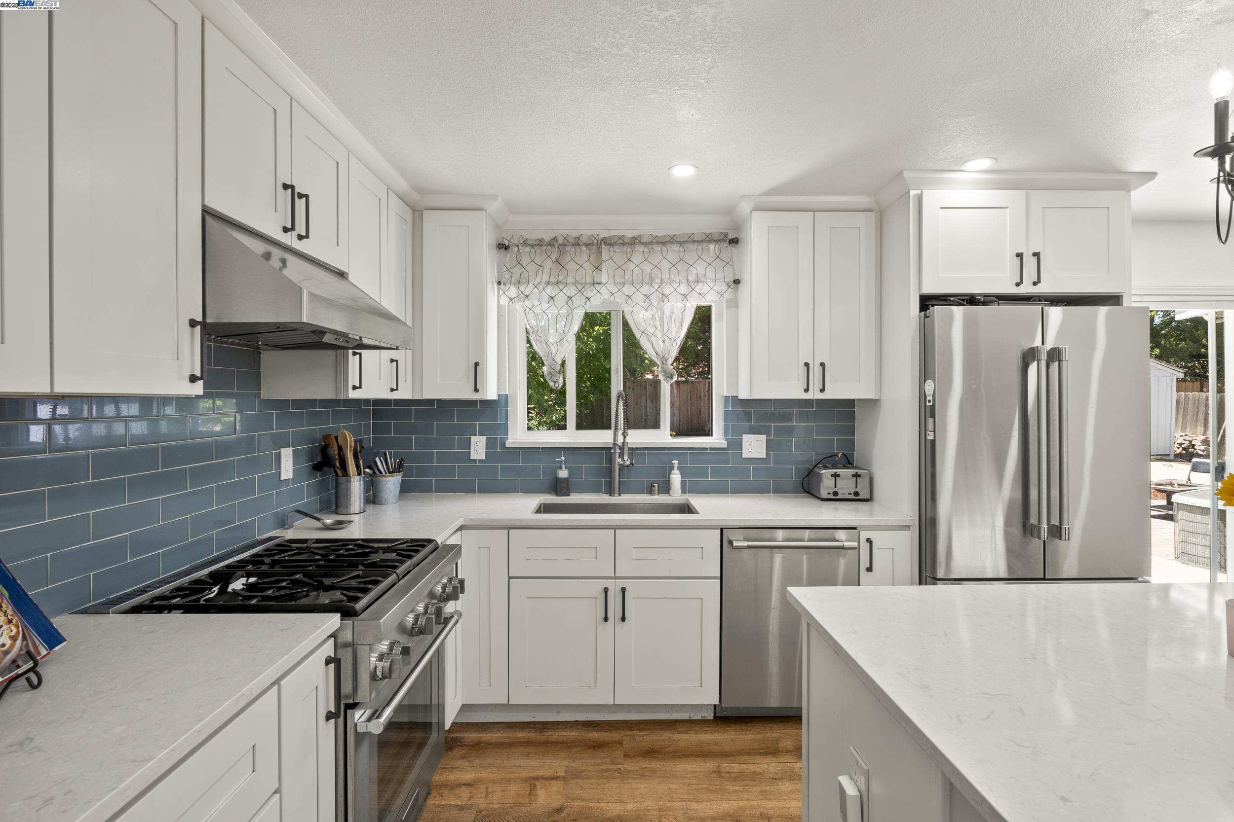 Detail Gallery Image 15 of 45 For 963 Getoun Dr, Concord,  CA 94518 - 5 Beds | 2/1 Baths