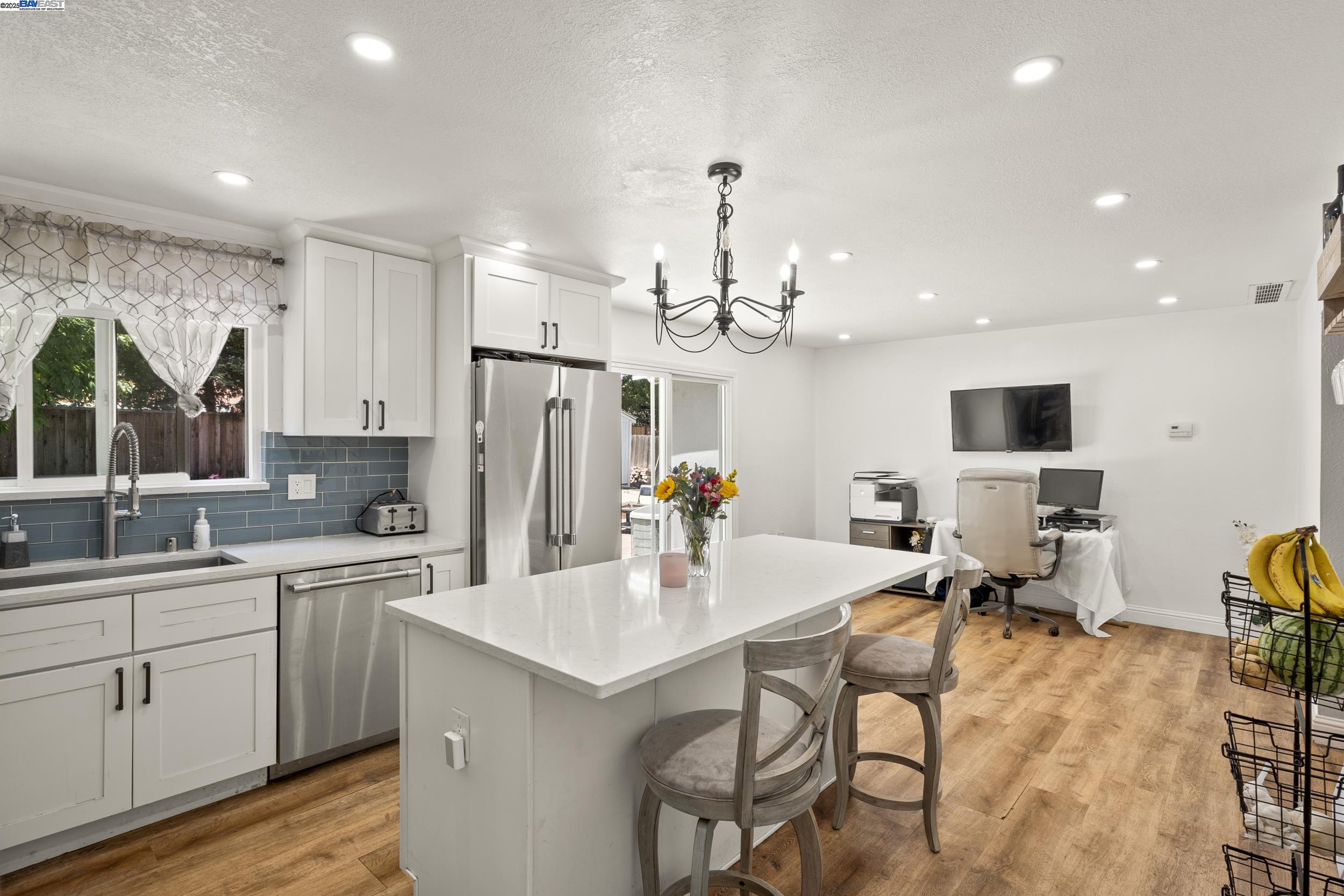 Detail Gallery Image 17 of 45 For 963 Getoun Dr, Concord,  CA 94518 - 5 Beds | 2/1 Baths