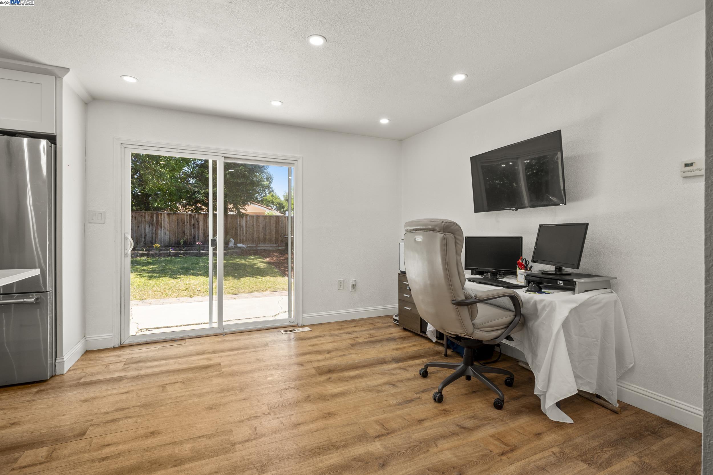 Detail Gallery Image 18 of 45 For 963 Getoun Dr, Concord,  CA 94518 - 5 Beds | 2/1 Baths