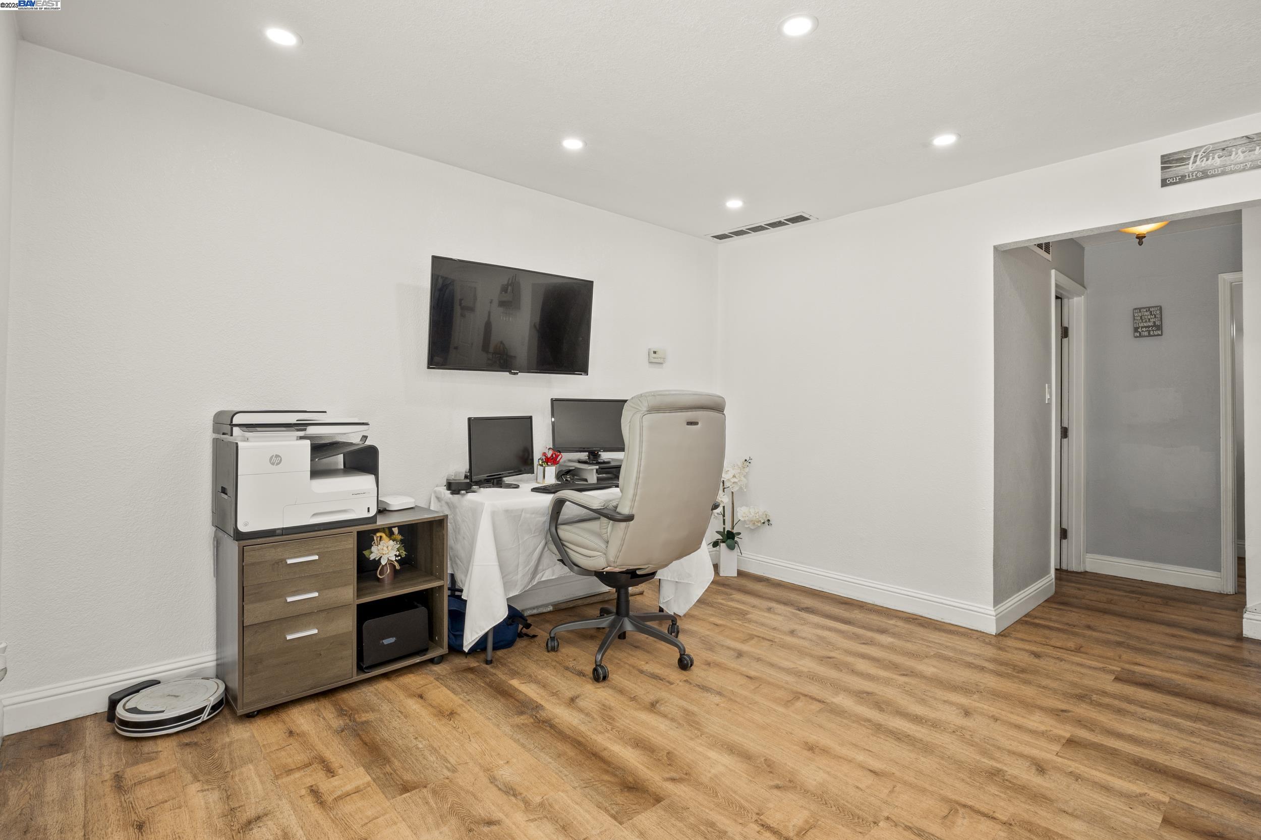 Detail Gallery Image 19 of 45 For 963 Getoun Dr, Concord,  CA 94518 - 5 Beds | 2/1 Baths