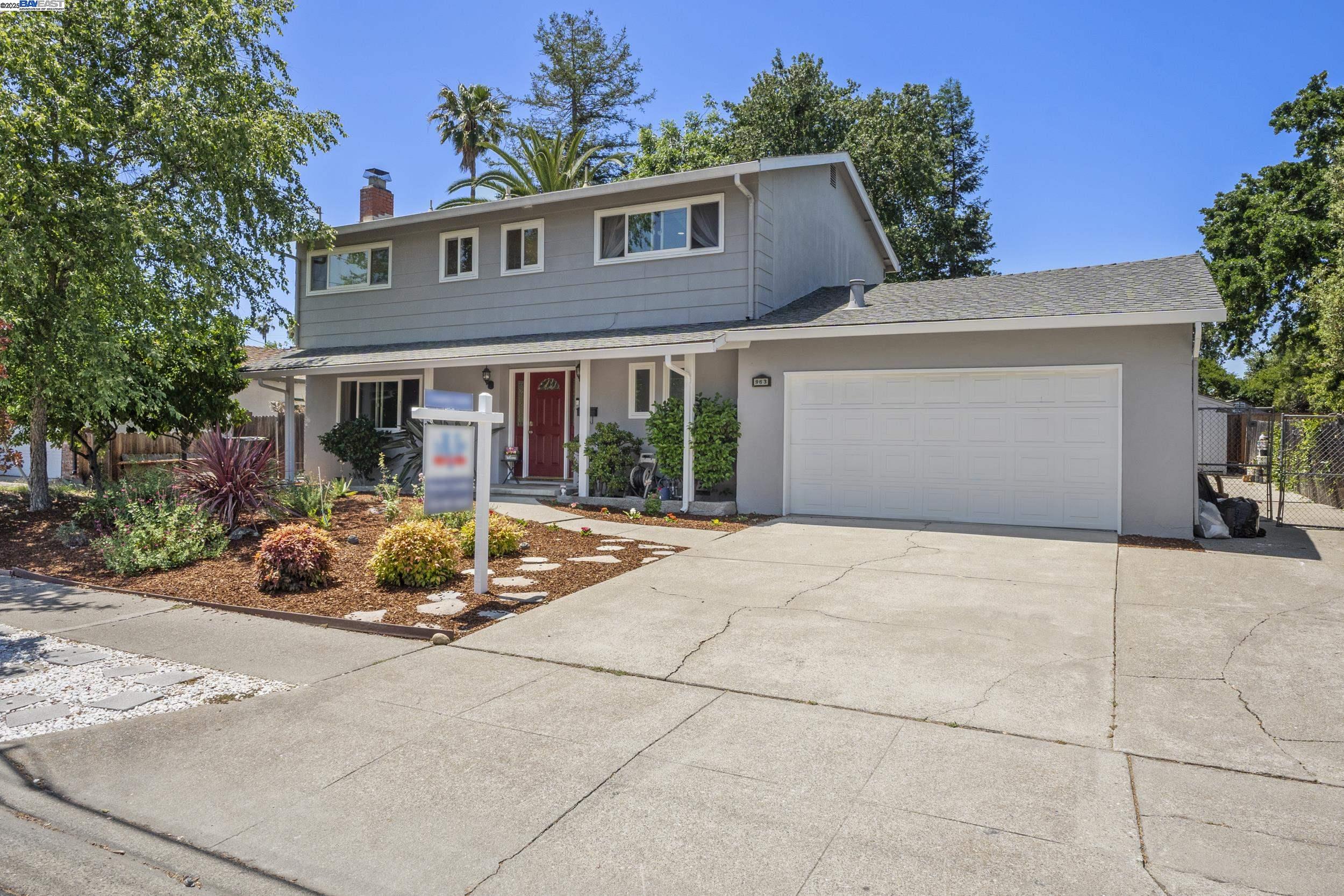 Detail Gallery Image 3 of 45 For 963 Getoun Dr, Concord,  CA 94518 - 5 Beds | 2/1 Baths
