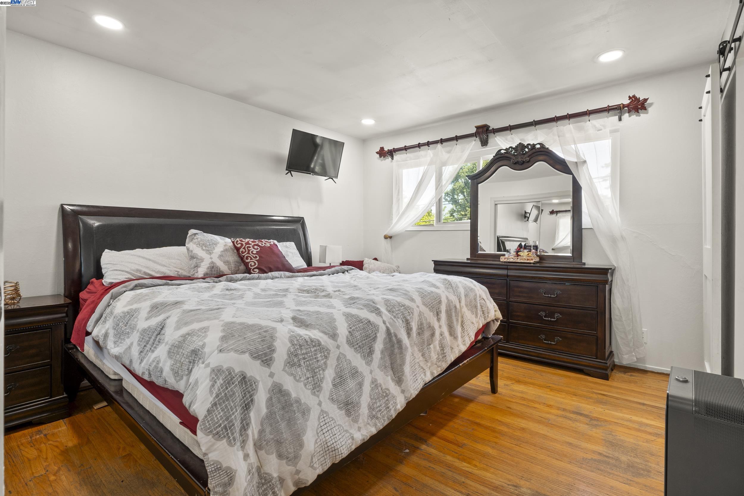 Detail Gallery Image 23 of 45 For 963 Getoun Dr, Concord,  CA 94518 - 5 Beds | 2/1 Baths