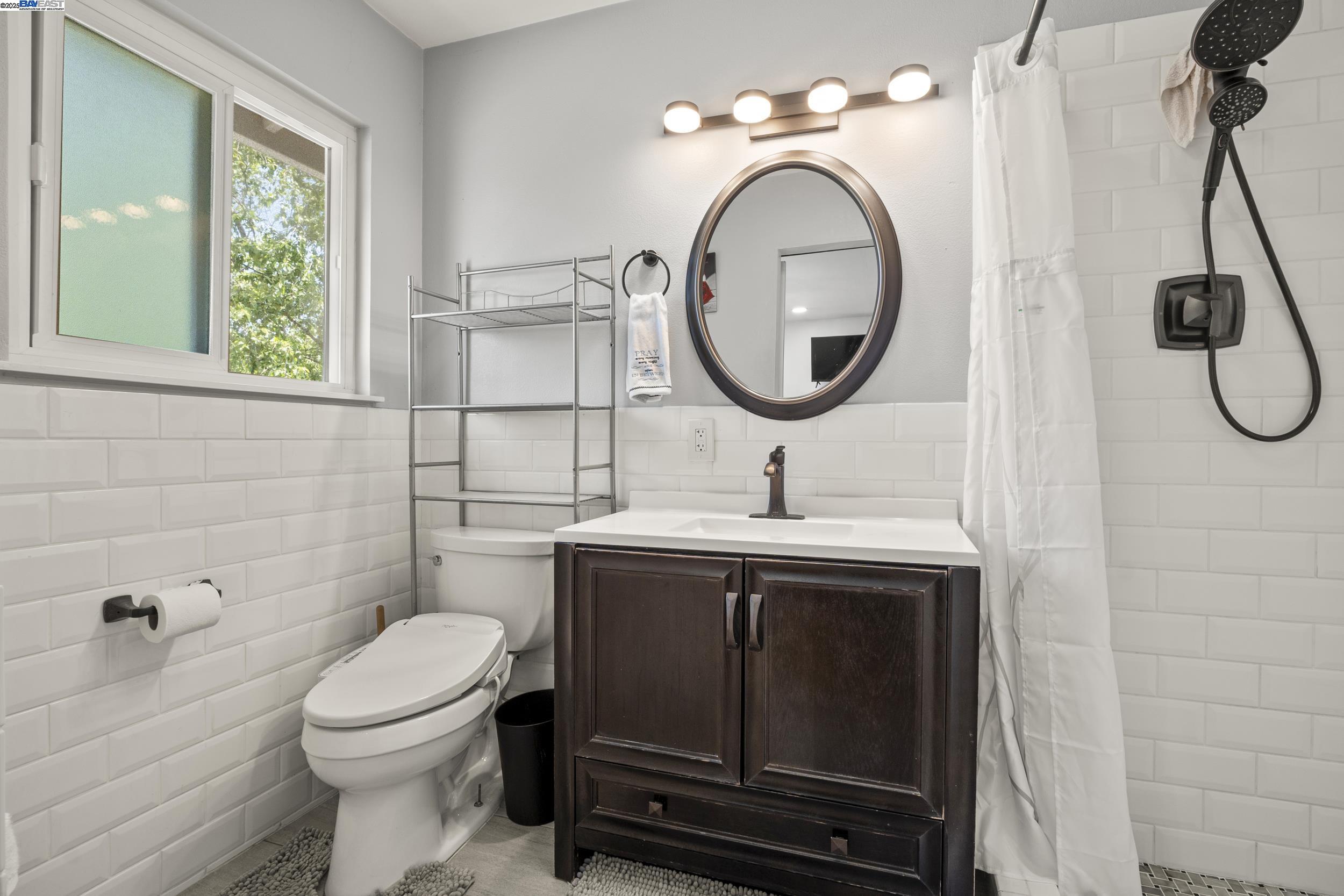 Detail Gallery Image 25 of 45 For 963 Getoun Dr, Concord,  CA 94518 - 5 Beds | 2/1 Baths