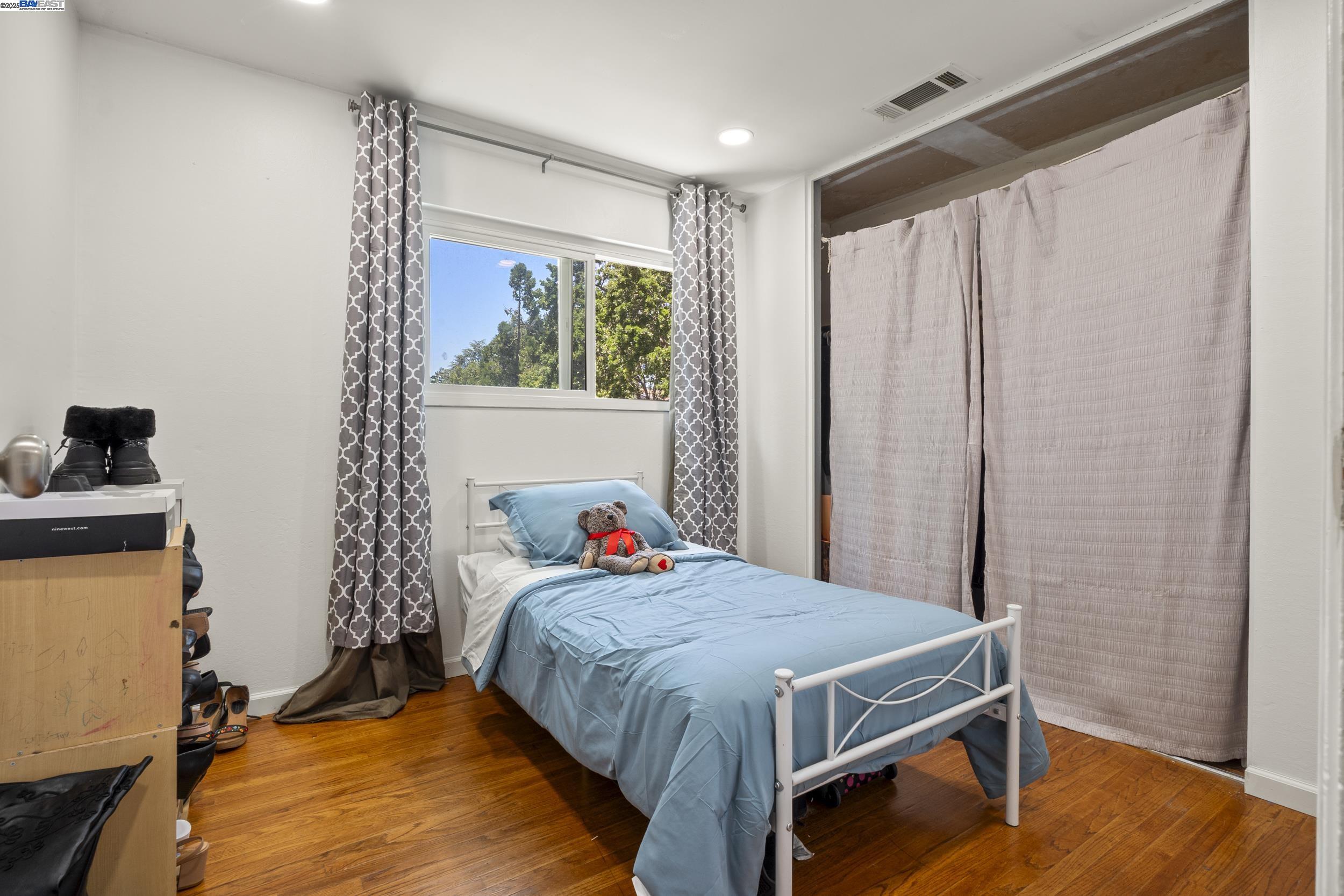 Detail Gallery Image 30 of 45 For 963 Getoun Dr, Concord,  CA 94518 - 5 Beds | 2/1 Baths