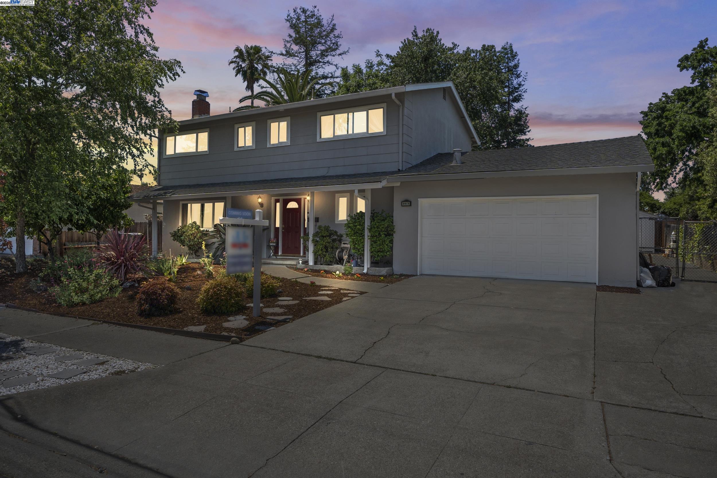 Detail Gallery Image 4 of 45 For 963 Getoun Dr, Concord,  CA 94518 - 5 Beds | 2/1 Baths