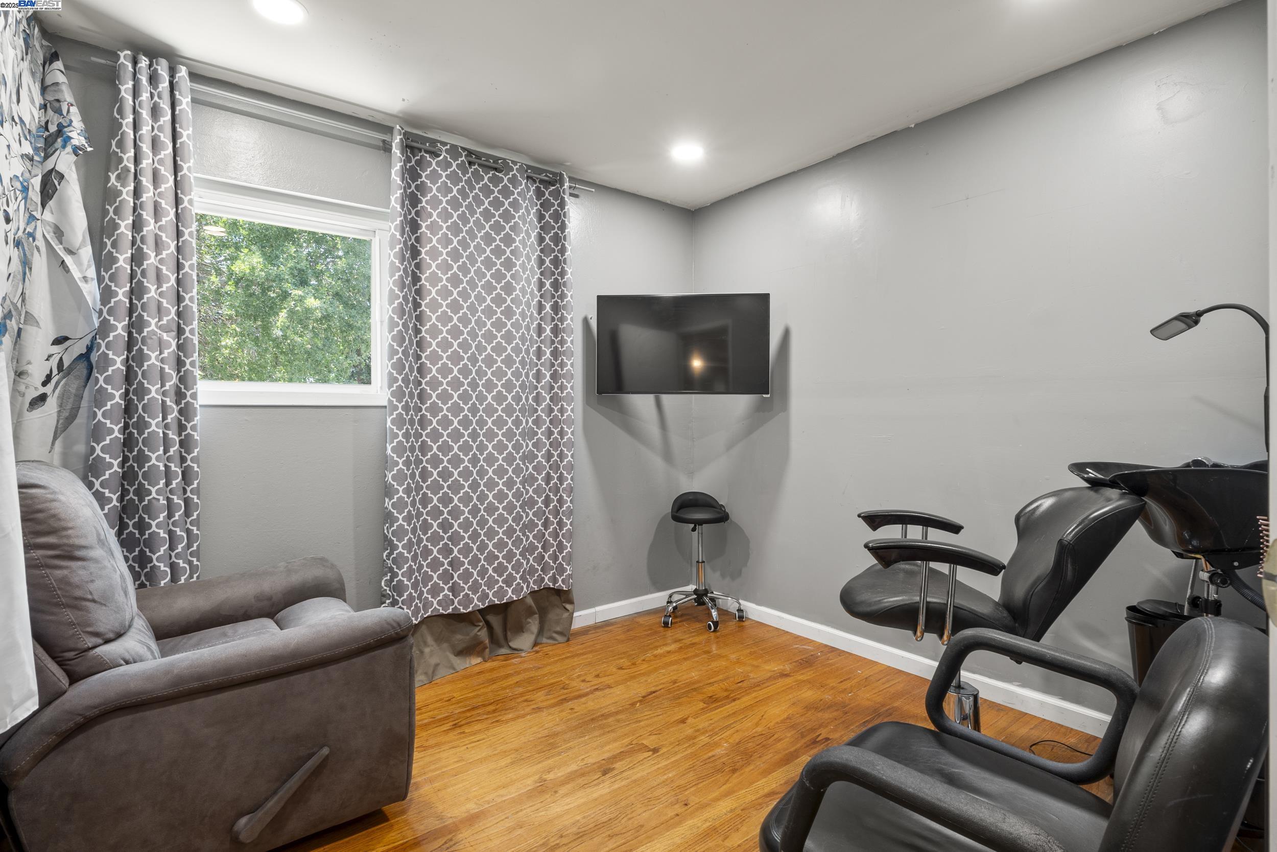 Detail Gallery Image 31 of 45 For 963 Getoun Dr, Concord,  CA 94518 - 5 Beds | 2/1 Baths