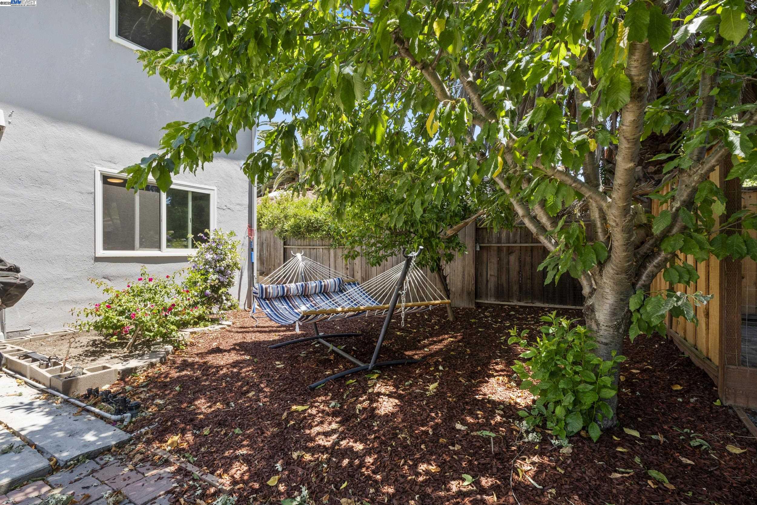 Detail Gallery Image 36 of 45 For 963 Getoun Dr, Concord,  CA 94518 - 5 Beds | 2/1 Baths