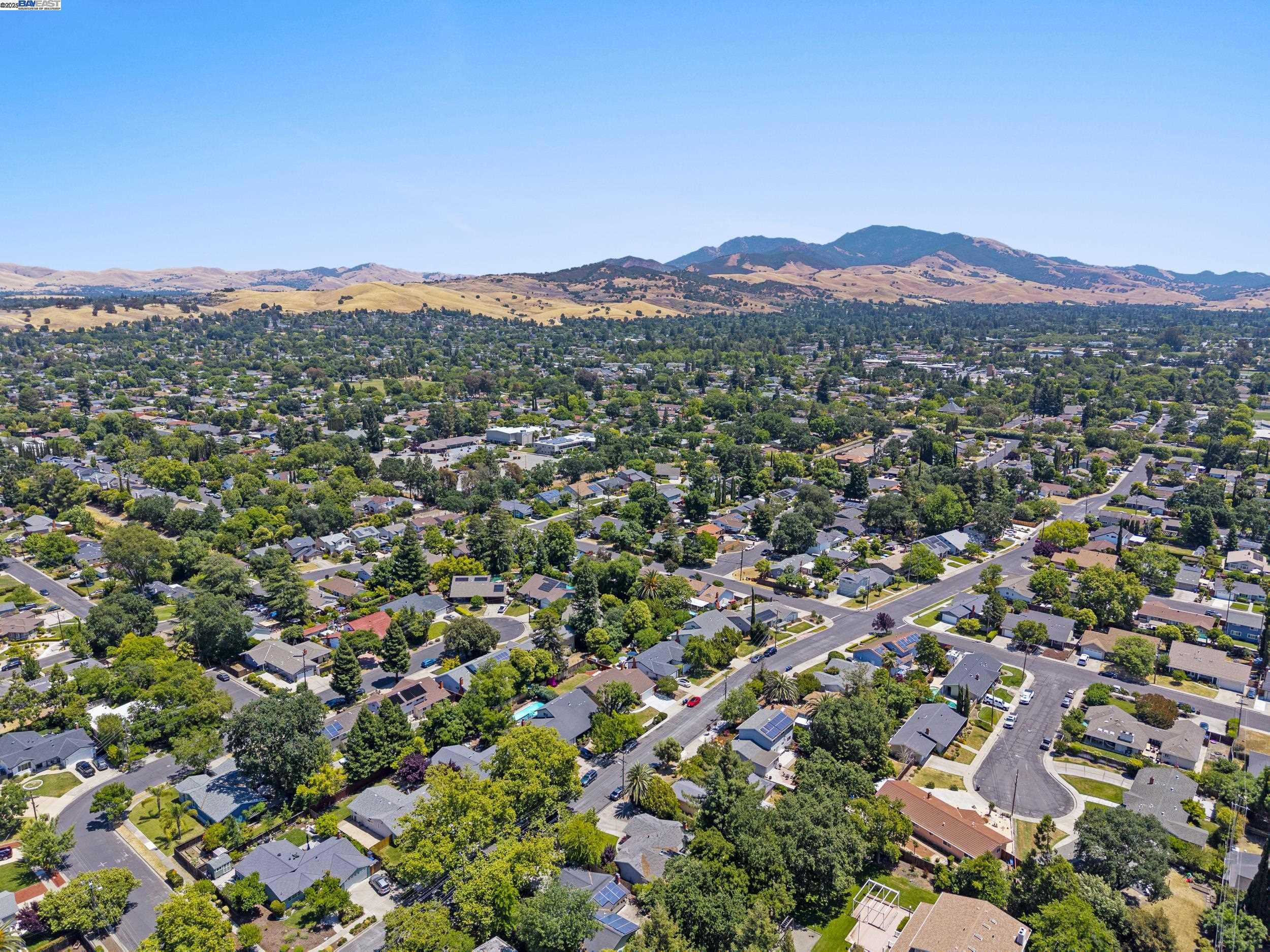Detail Gallery Image 39 of 45 For 963 Getoun Dr, Concord,  CA 94518 - 5 Beds | 2/1 Baths