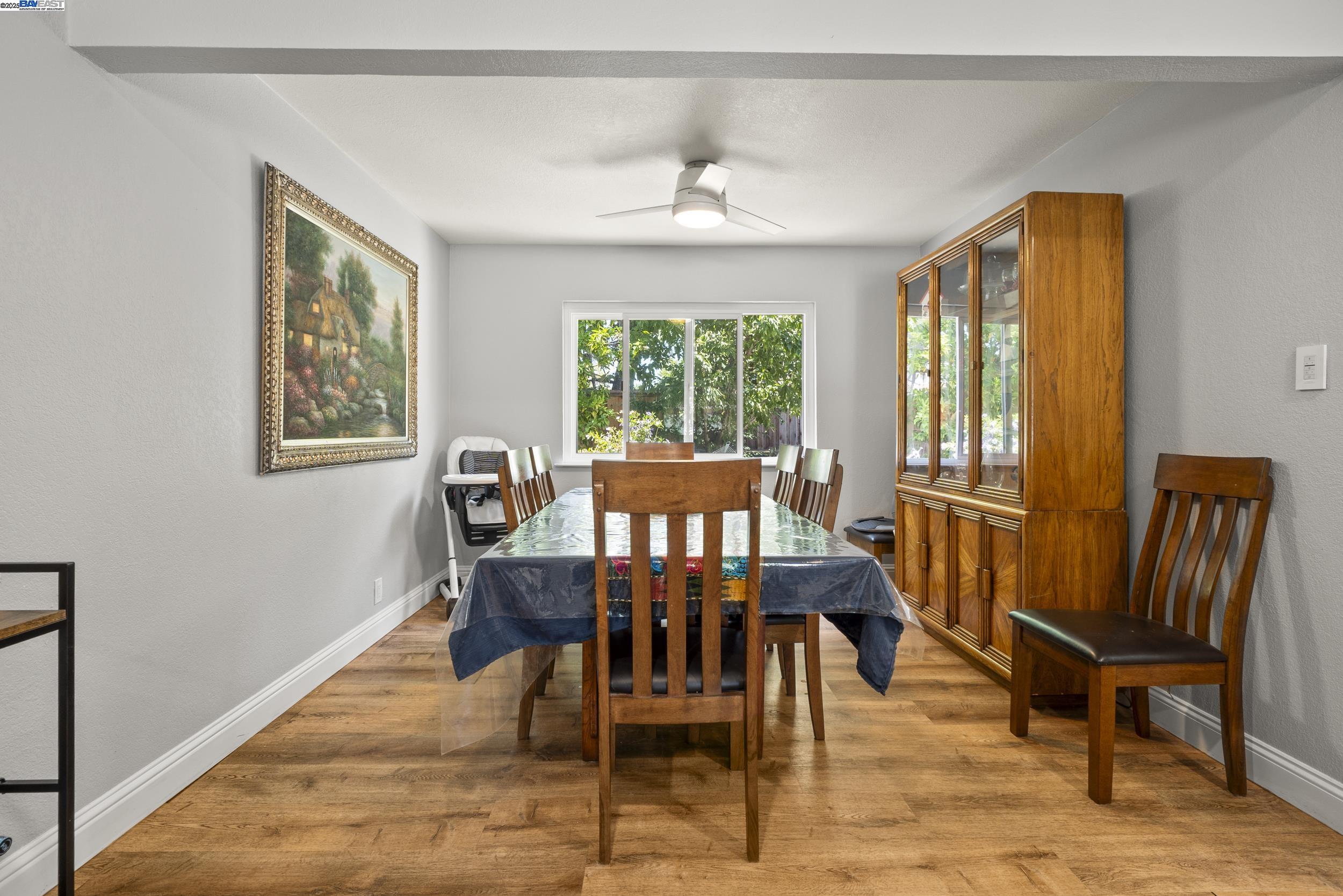 Detail Gallery Image 9 of 45 For 963 Getoun Dr, Concord,  CA 94518 - 5 Beds | 2/1 Baths