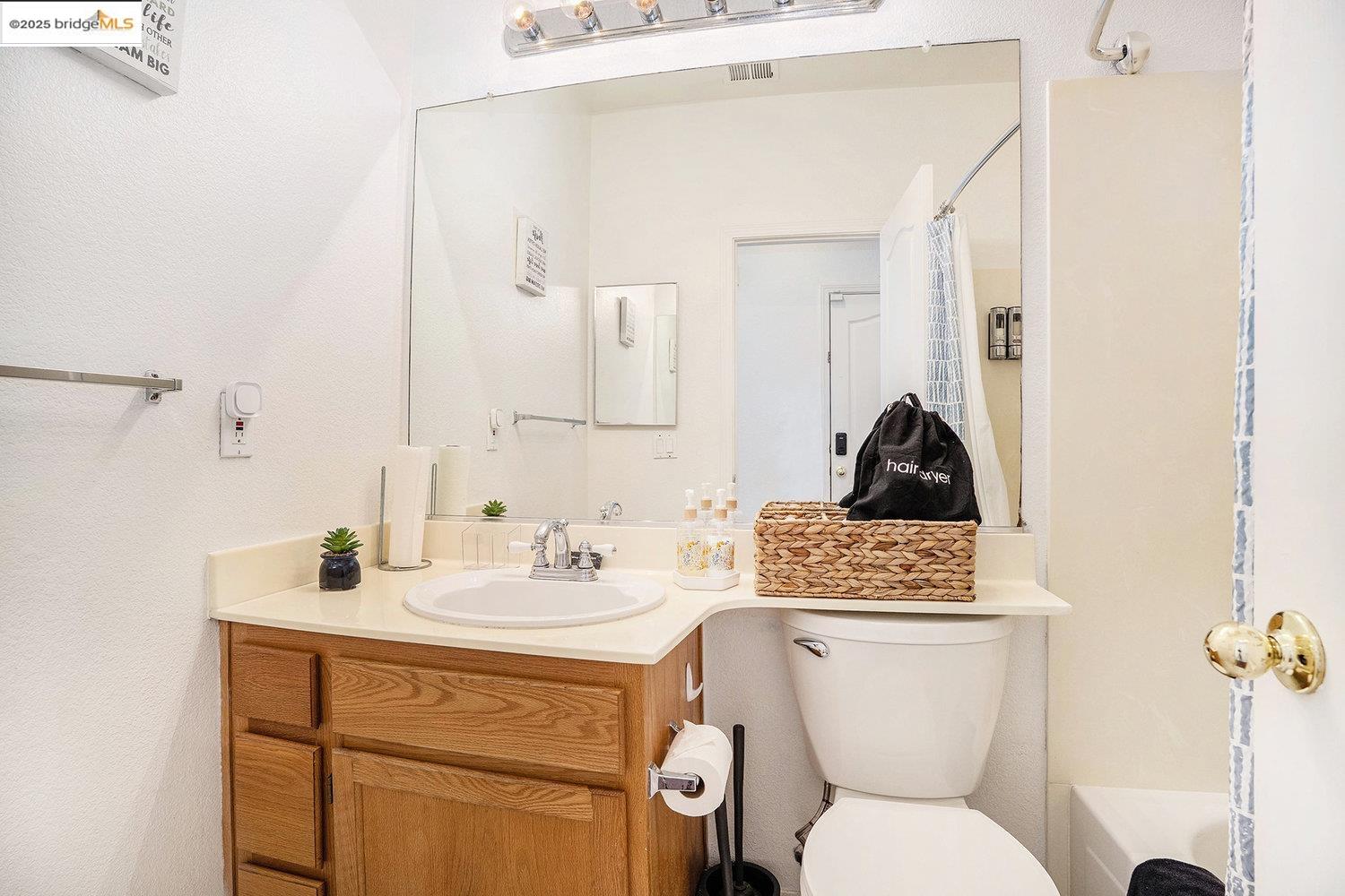 Detail Gallery Image 13 of 28 For 1701 Mount Silliman Way, Antioch,  CA 94531 - 3 Beds | 2 Baths
