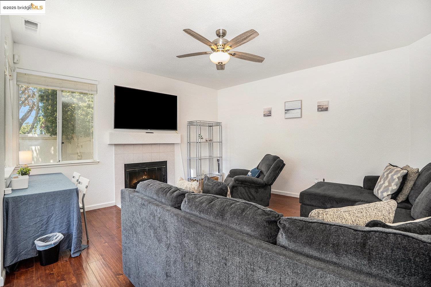 Detail Gallery Image 4 of 28 For 1701 Mount Silliman Way, Antioch,  CA 94531 - 3 Beds | 2 Baths