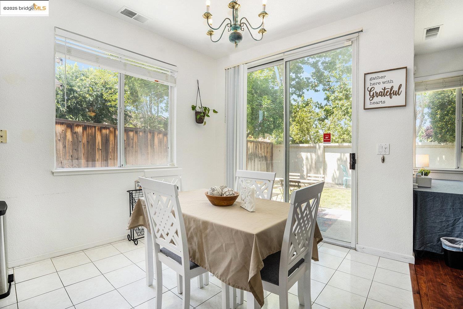Detail Gallery Image 5 of 28 For 1701 Mount Silliman Way, Antioch,  CA 94531 - 3 Beds | 2 Baths