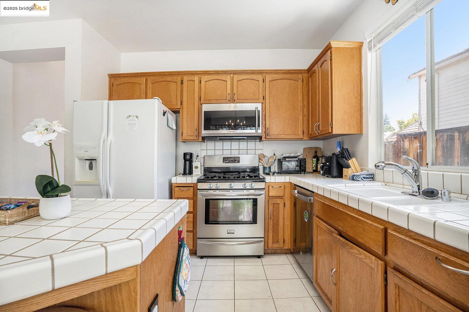 Detail Gallery Image 6 of 28 For 1701 Mount Silliman Way, Antioch,  CA 94531 - 3 Beds | 2 Baths
