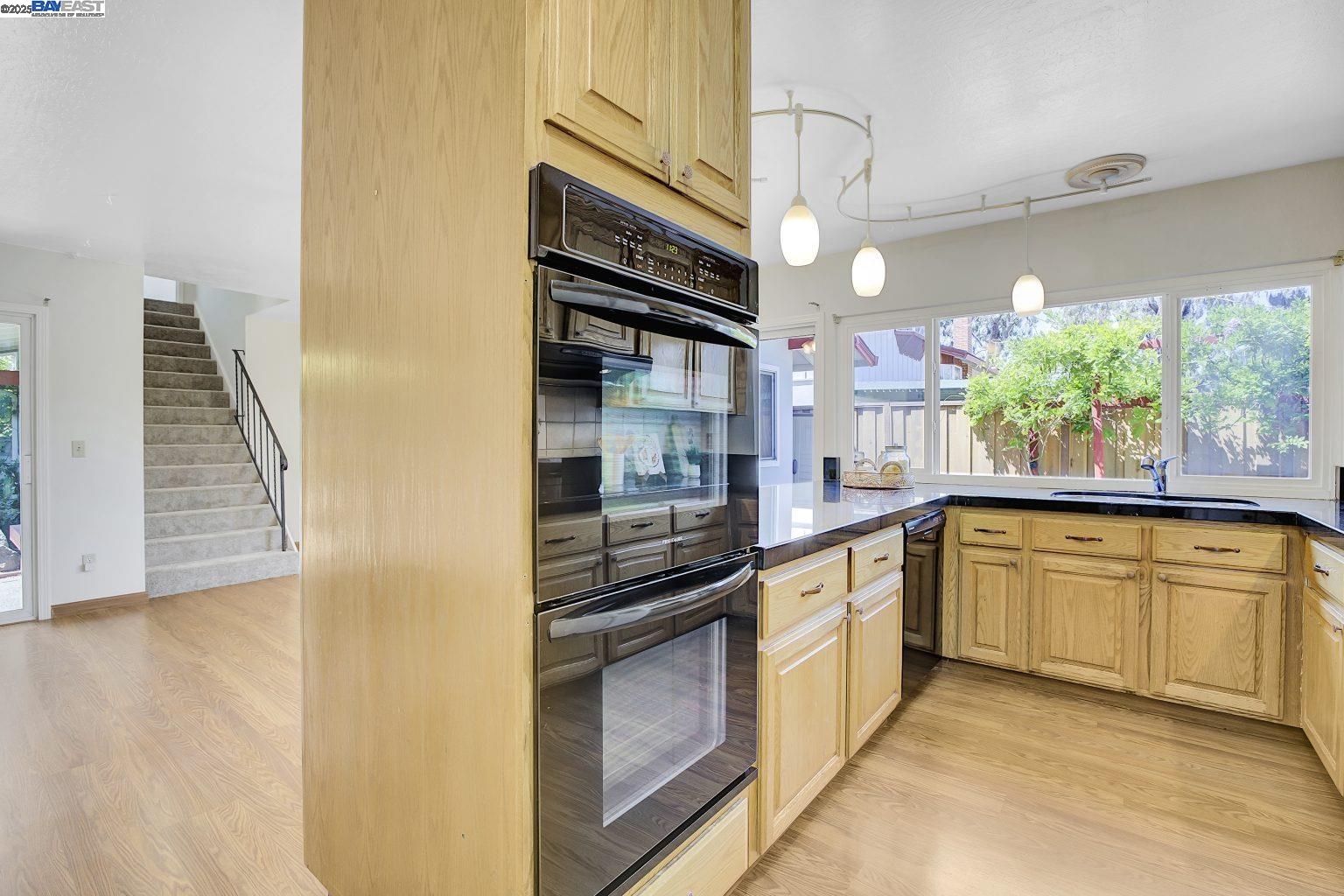 Detail Gallery Image 13 of 31 For 27786 Pleasant Hill Ct, Hayward,  CA 94542 - 4 Beds | 2/1 Baths