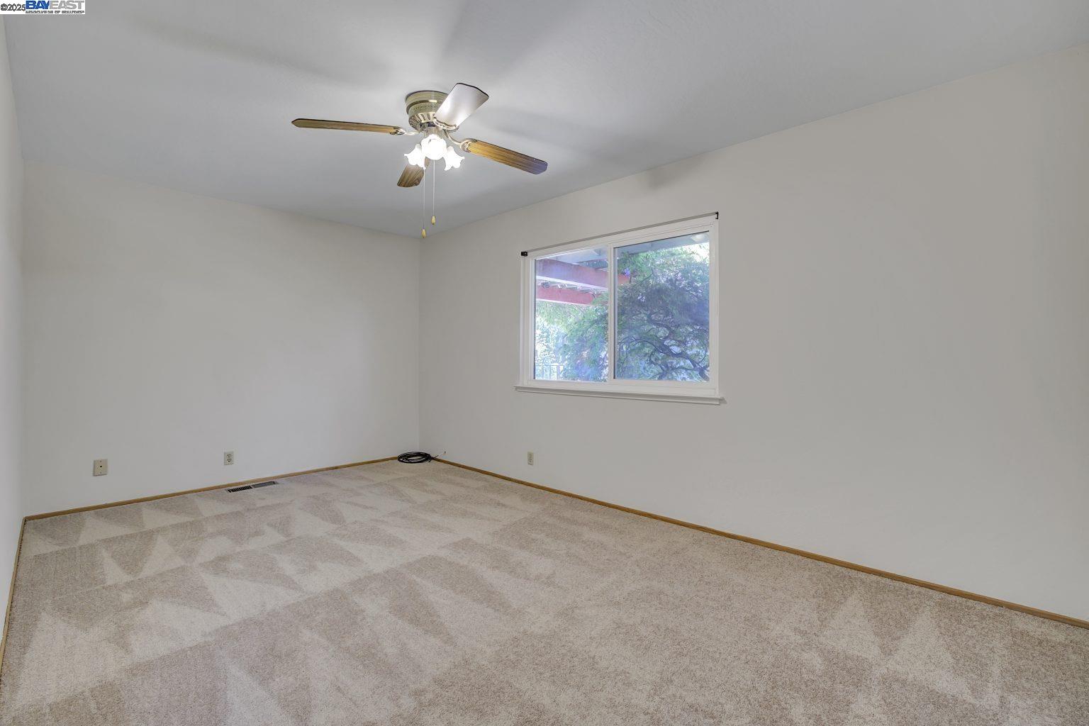 Detail Gallery Image 21 of 31 For 27786 Pleasant Hill Ct, Hayward,  CA 94542 - 4 Beds | 2/1 Baths
