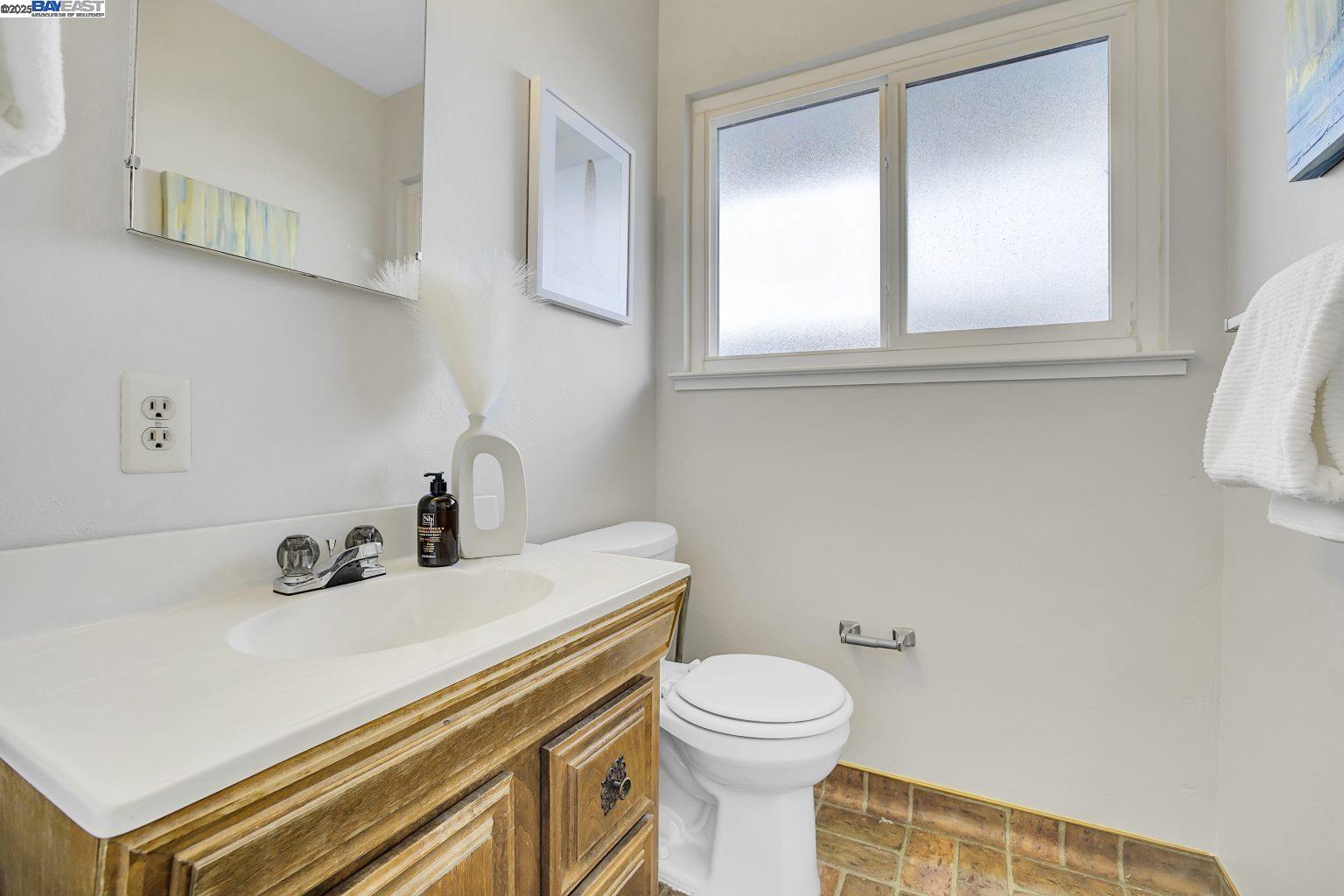 Detail Gallery Image 24 of 31 For 27786 Pleasant Hill Ct, Hayward,  CA 94542 - 4 Beds | 2/1 Baths