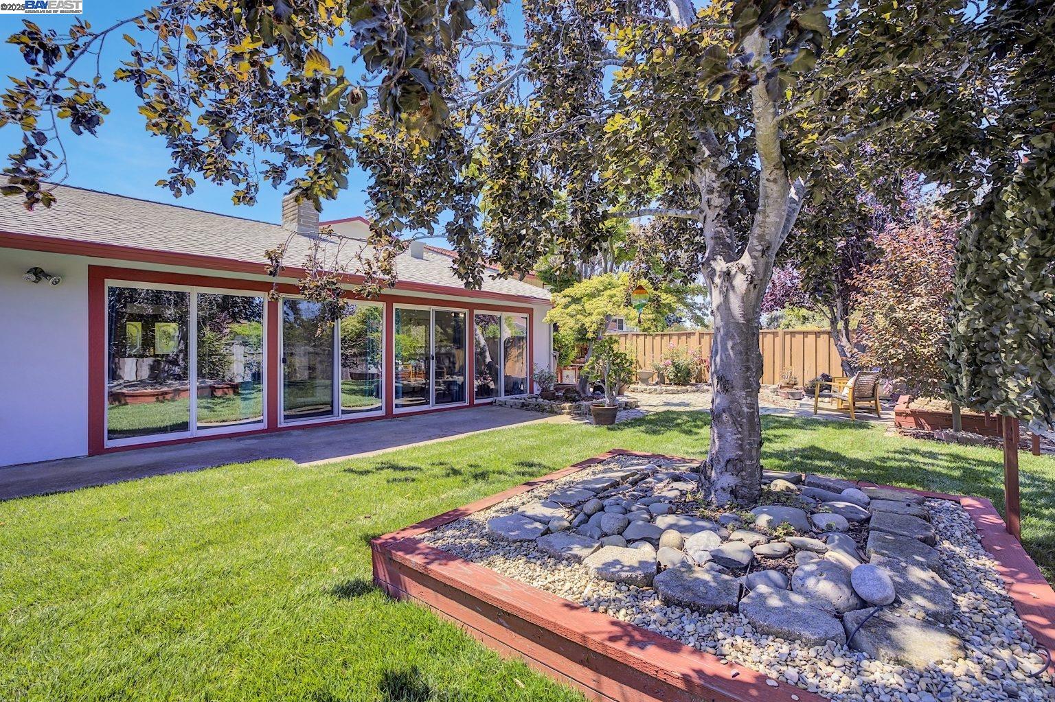Detail Gallery Image 26 of 31 For 27786 Pleasant Hill Ct, Hayward,  CA 94542 - 4 Beds | 2/1 Baths