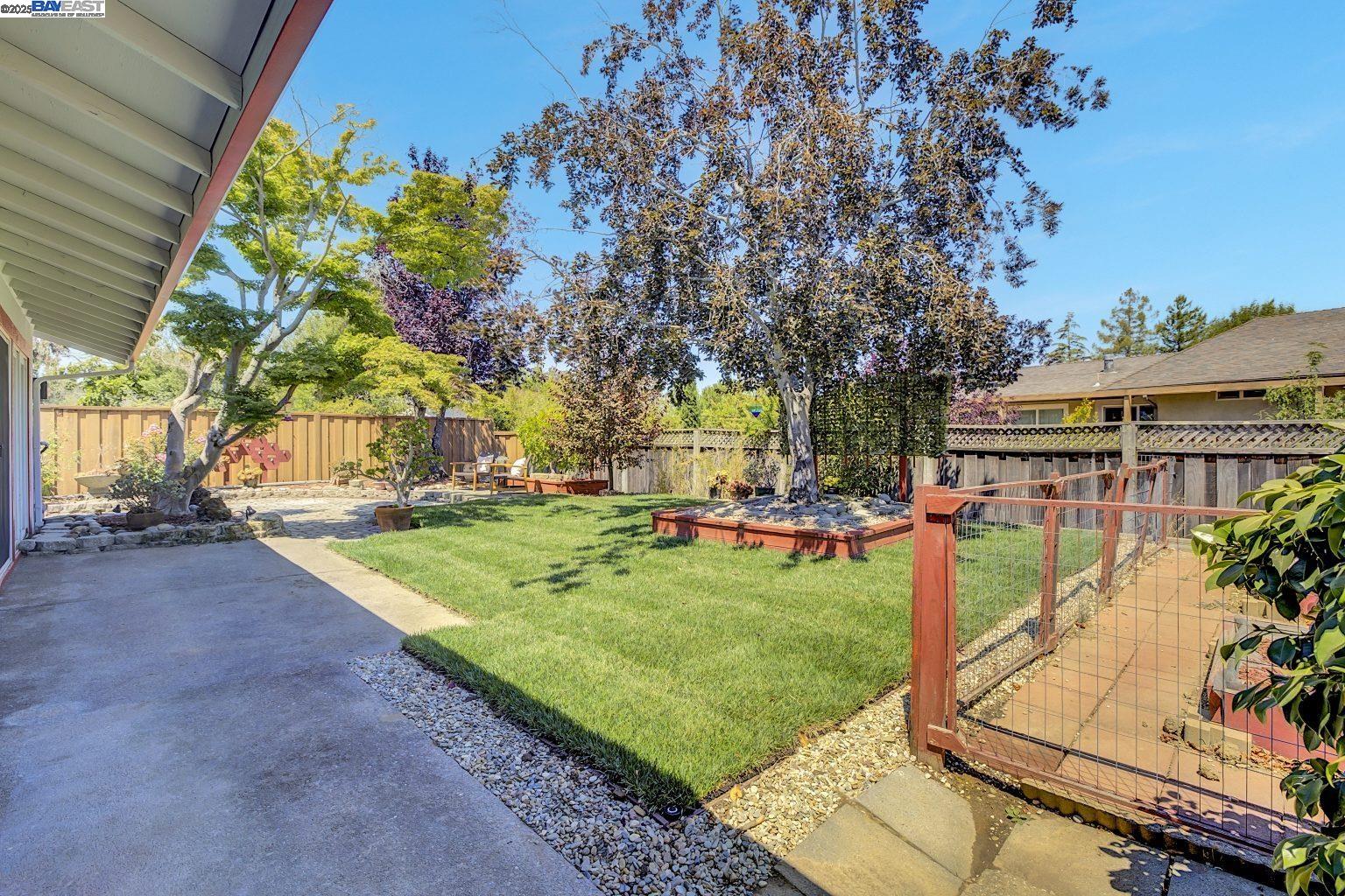 Detail Gallery Image 27 of 31 For 27786 Pleasant Hill Ct, Hayward,  CA 94542 - 4 Beds | 2/1 Baths