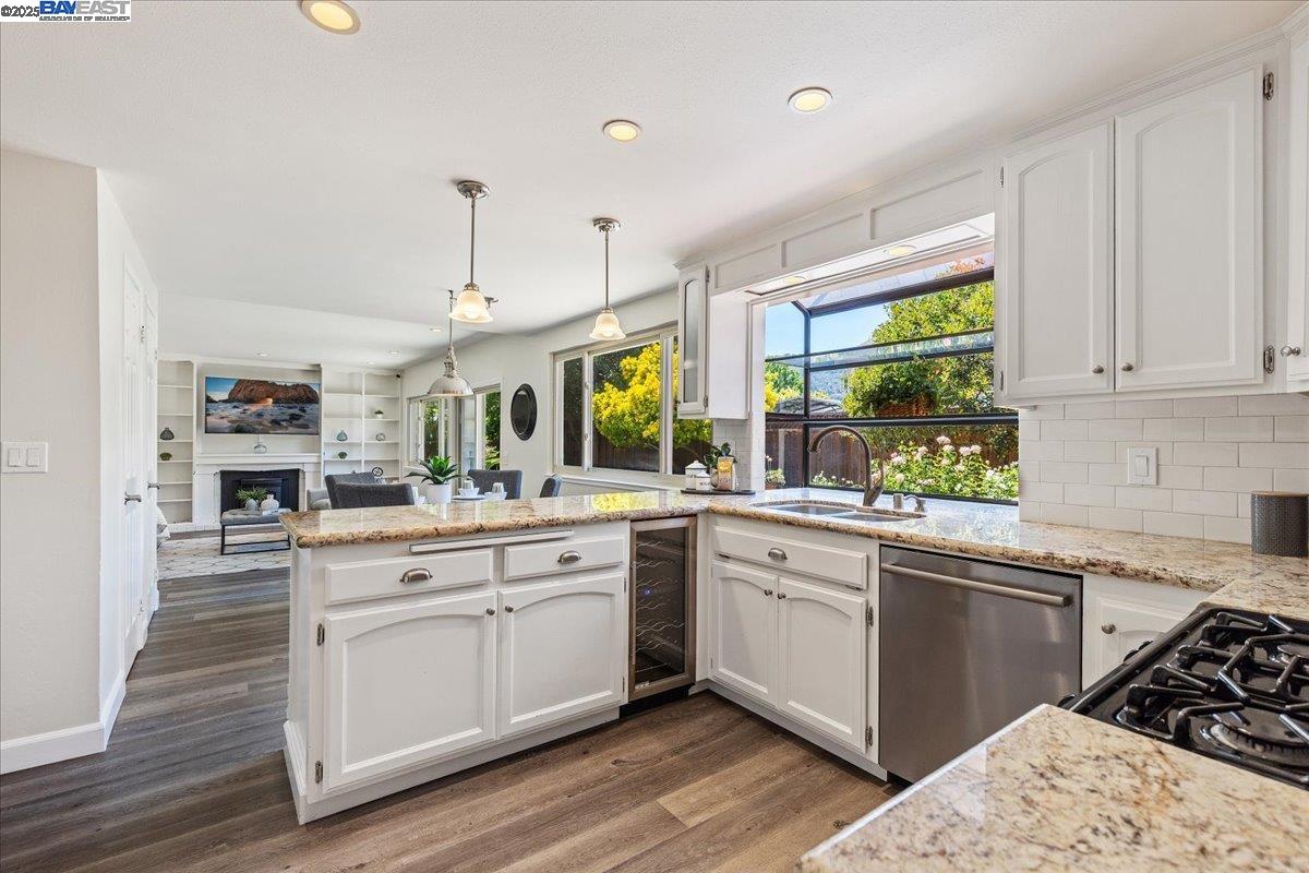 Detail Gallery Image 13 of 43 For 2670 Corte Elena, Pleasanton,  CA 94566 - 4 Beds | 2/1 Baths