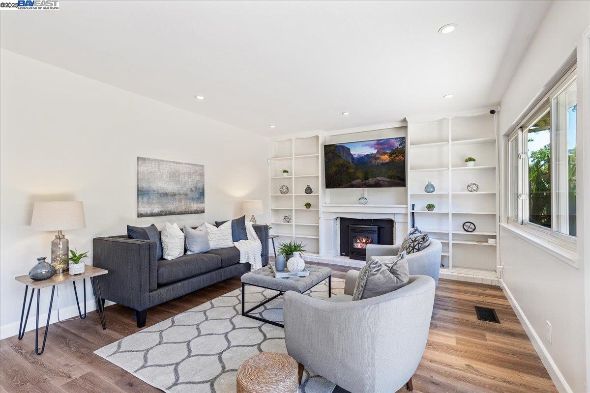 Detail Gallery Image 18 of 43 For 2670 Corte Elena, Pleasanton,  CA 94566 - 4 Beds | 2/1 Baths