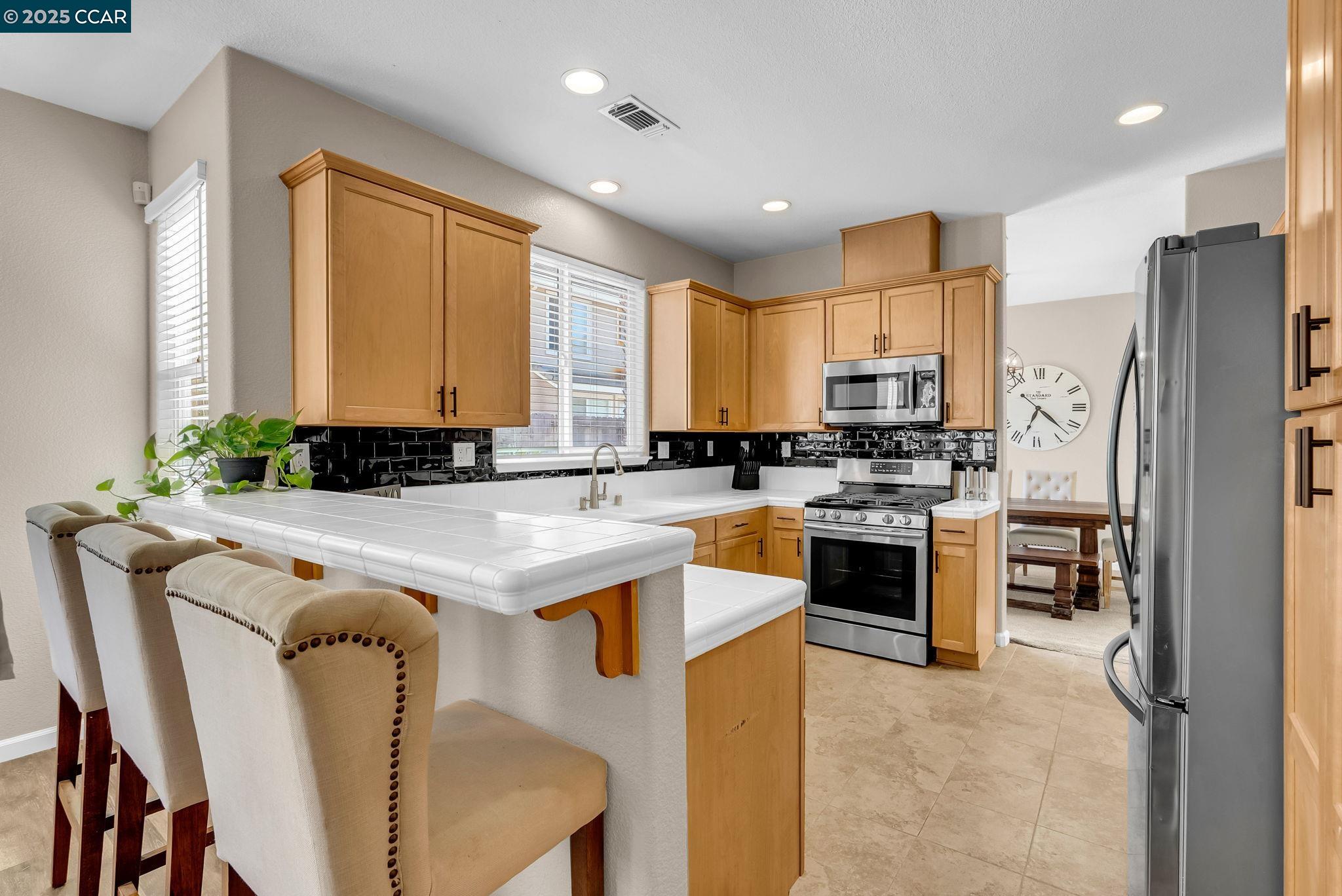 Detail Gallery Image 1 of 1 For 1331 Yosemite Circle, Oakley,  CA 94561 - 4 Beds | 3 Baths