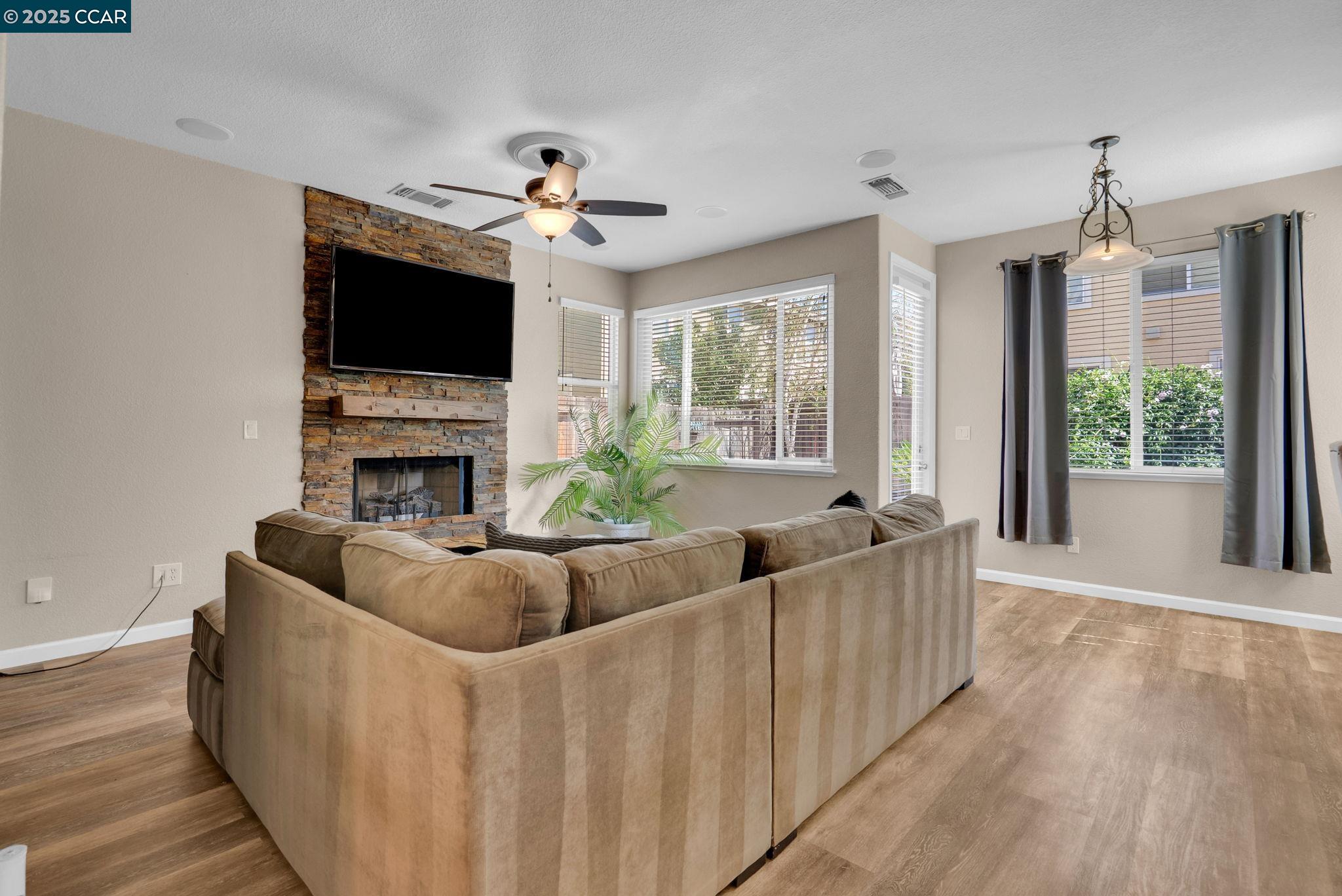 Detail Gallery Image 19 of 56 For 1331 Yosemite Circle, Oakley,  CA 94561 - 4 Beds | 3 Baths
