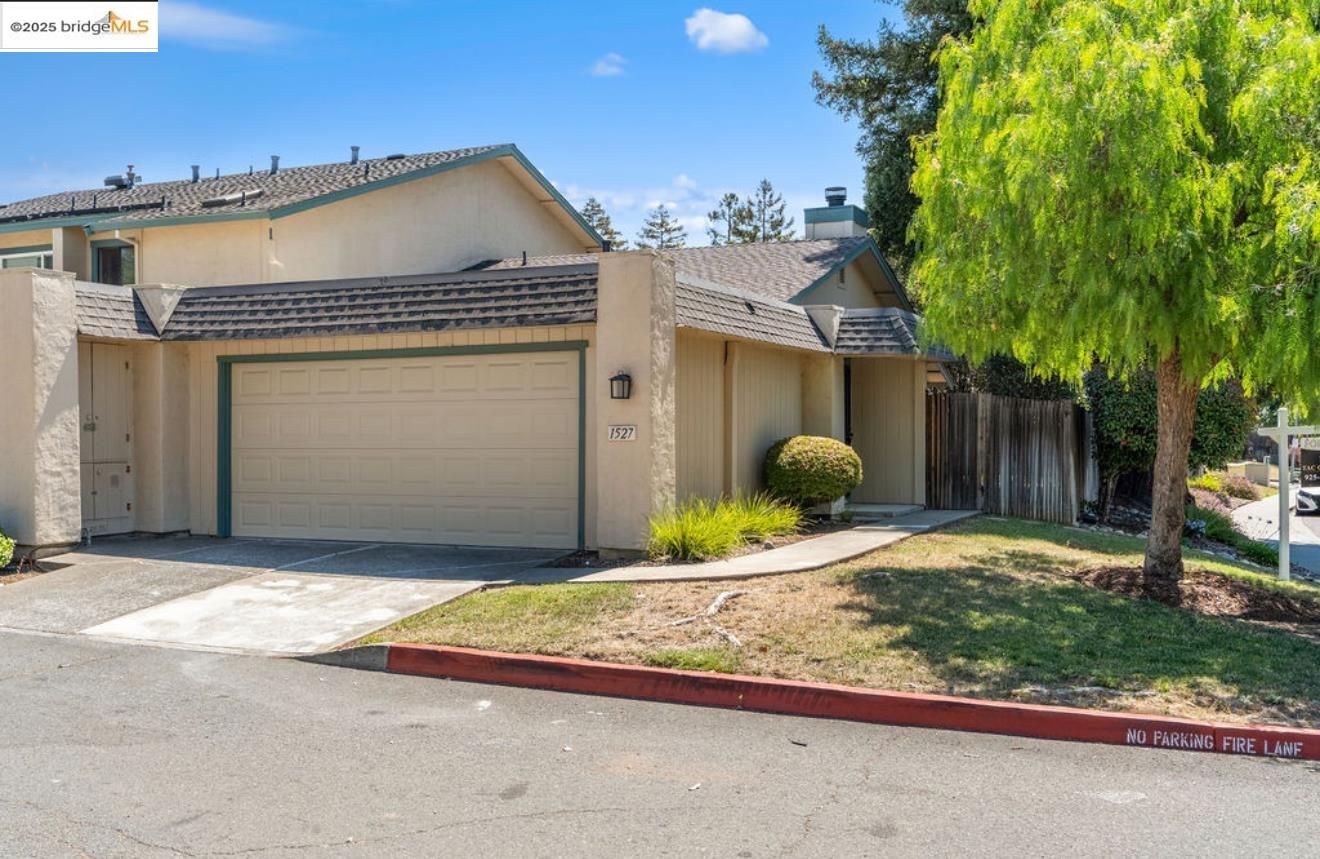 Detail Gallery Image 1 of 24 For 1527 London Cir, Benicia,  CA 94510 - 2 Beds | 2 Baths