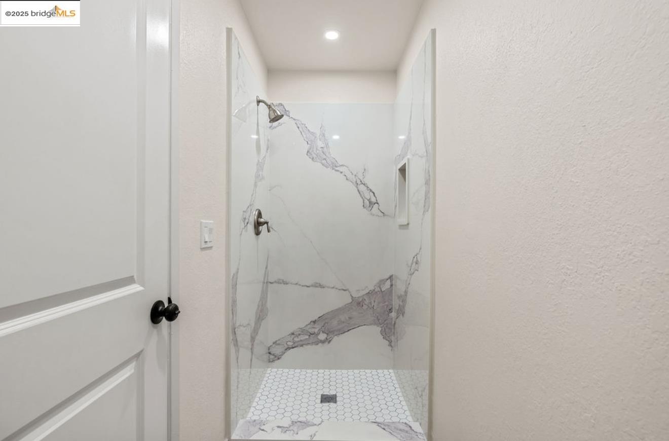 Detail Gallery Image 16 of 24 For 1527 London Cir, Benicia,  CA 94510 - 2 Beds | 2 Baths