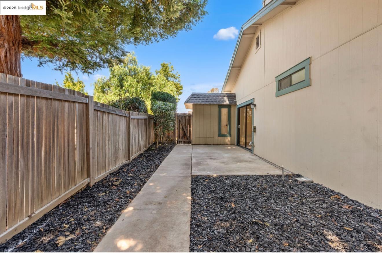 Detail Gallery Image 17 of 24 For 1527 London Cir, Benicia,  CA 94510 - 2 Beds | 2 Baths