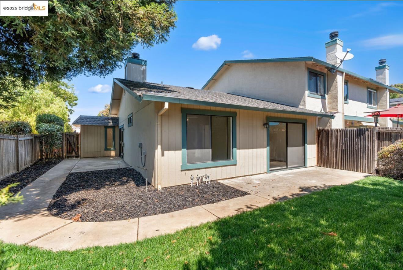 Detail Gallery Image 21 of 24 For 1527 London Cir, Benicia,  CA 94510 - 2 Beds | 2 Baths