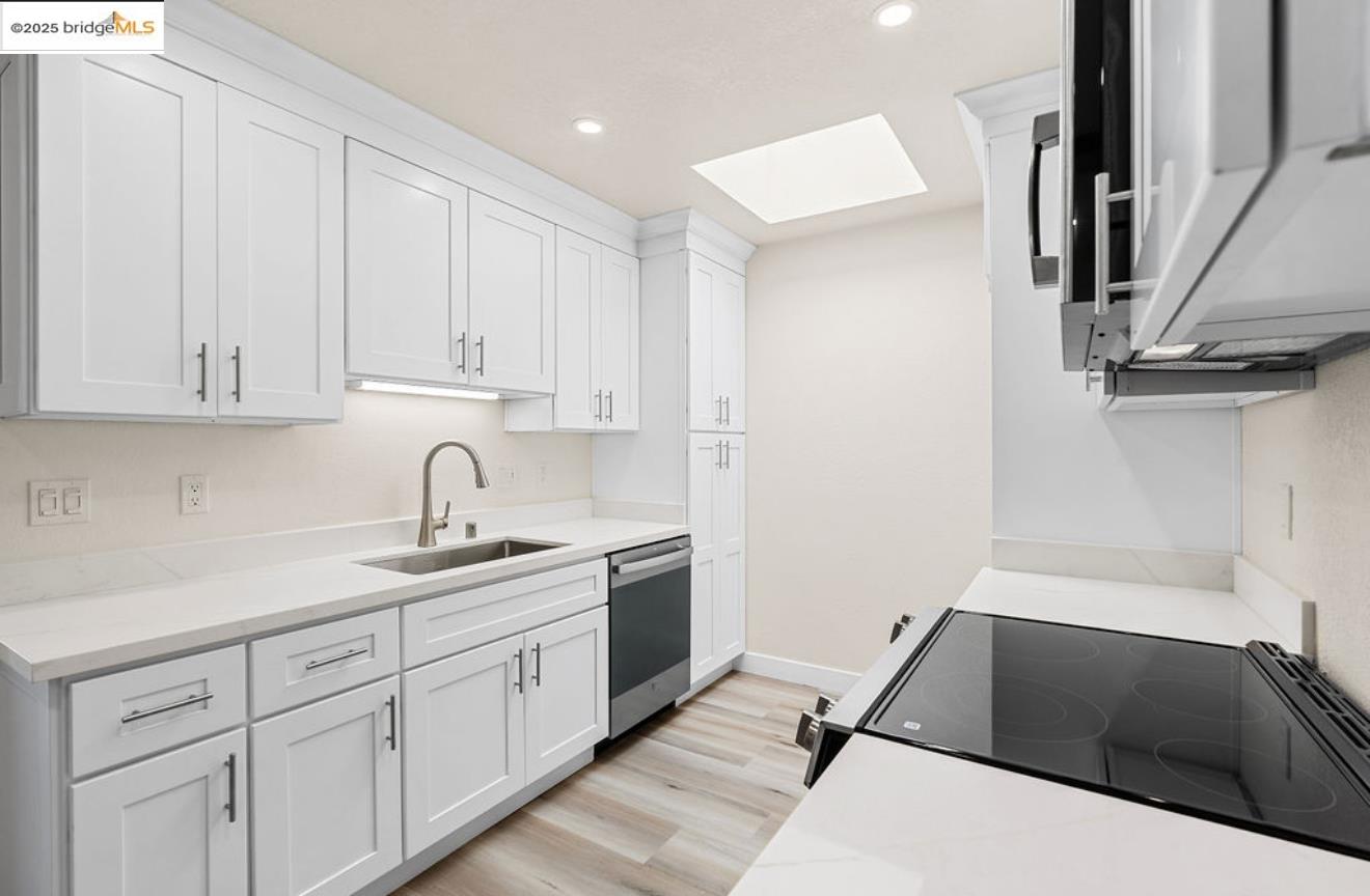 Detail Gallery Image 7 of 24 For 1527 London Cir, Benicia,  CA 94510 - 2 Beds | 2 Baths