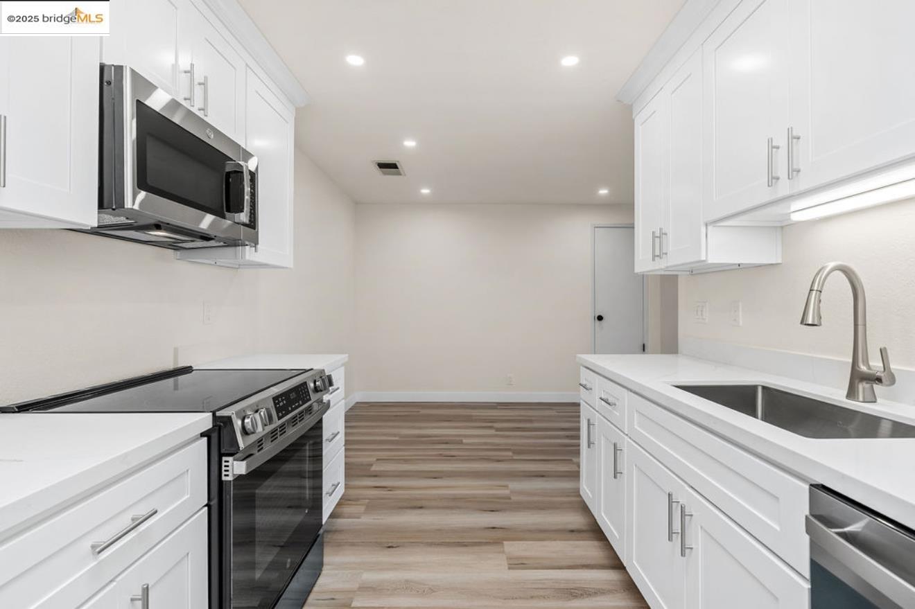 Detail Gallery Image 8 of 24 For 1527 London Cir, Benicia,  CA 94510 - 2 Beds | 2 Baths