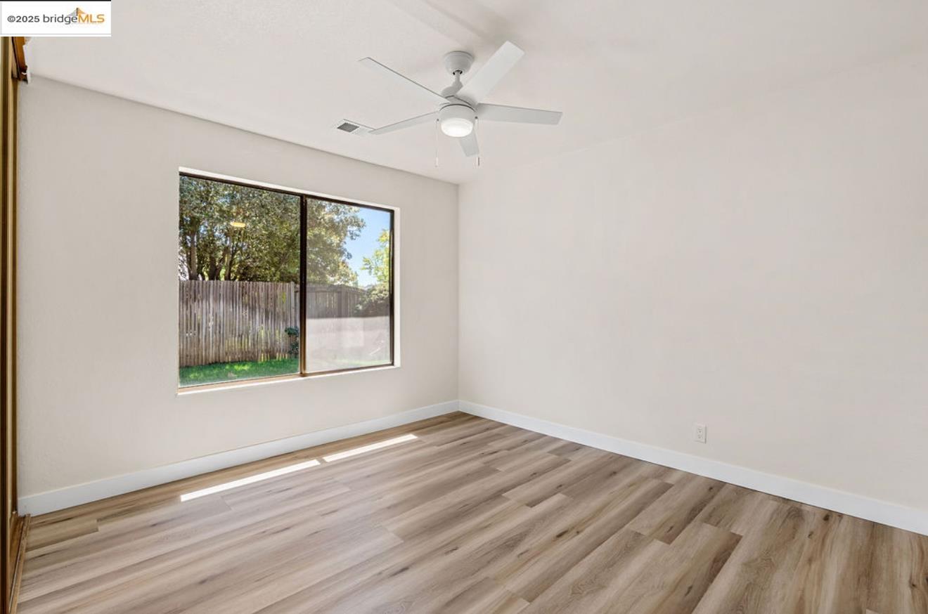 Detail Gallery Image 10 of 24 For 1527 London Cir, Benicia,  CA 94510 - 2 Beds | 2 Baths