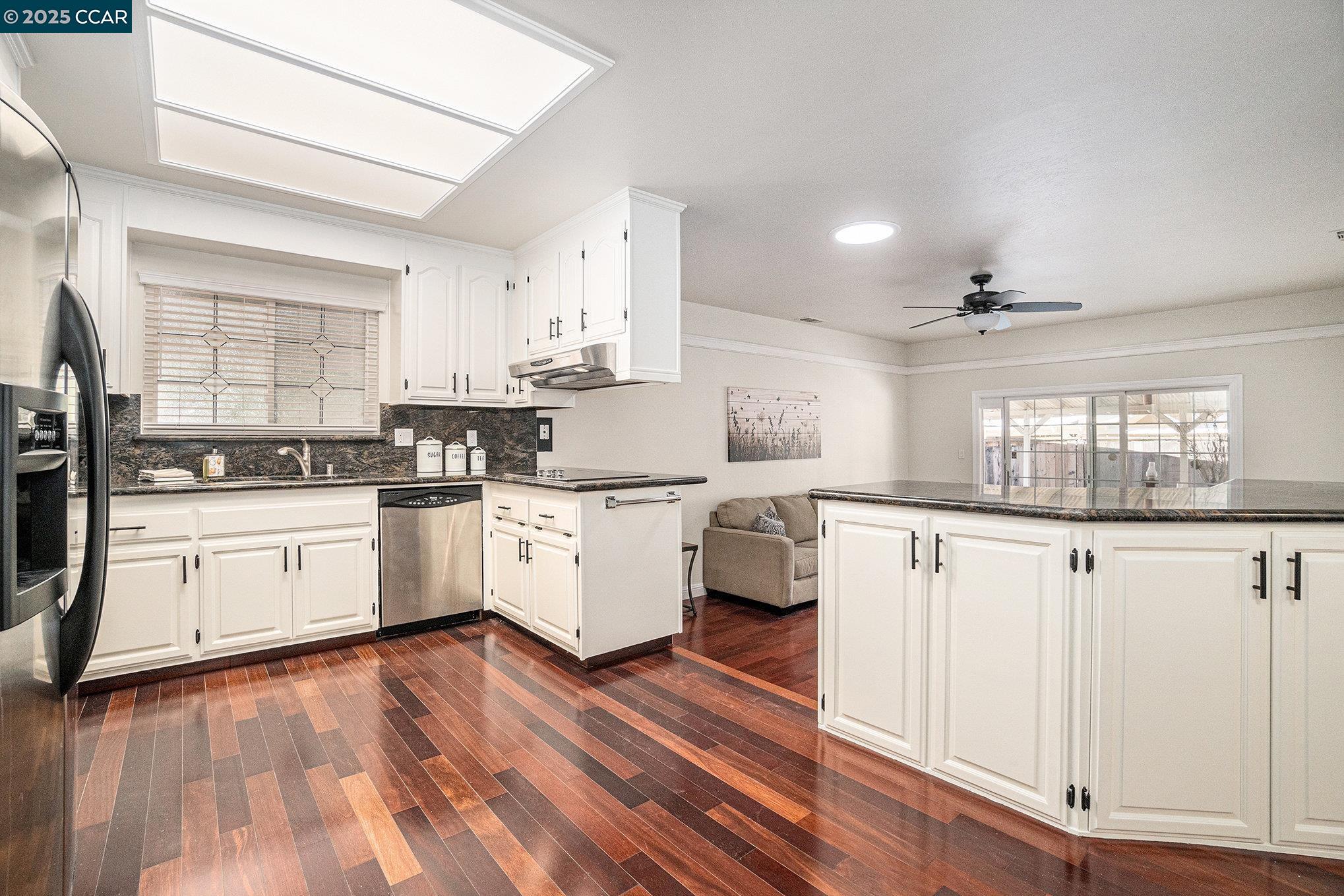 Detail Gallery Image 1 of 31 For 1543 Heartwood Dr, Concord,  CA 94521 - 3 Beds | 2 Baths