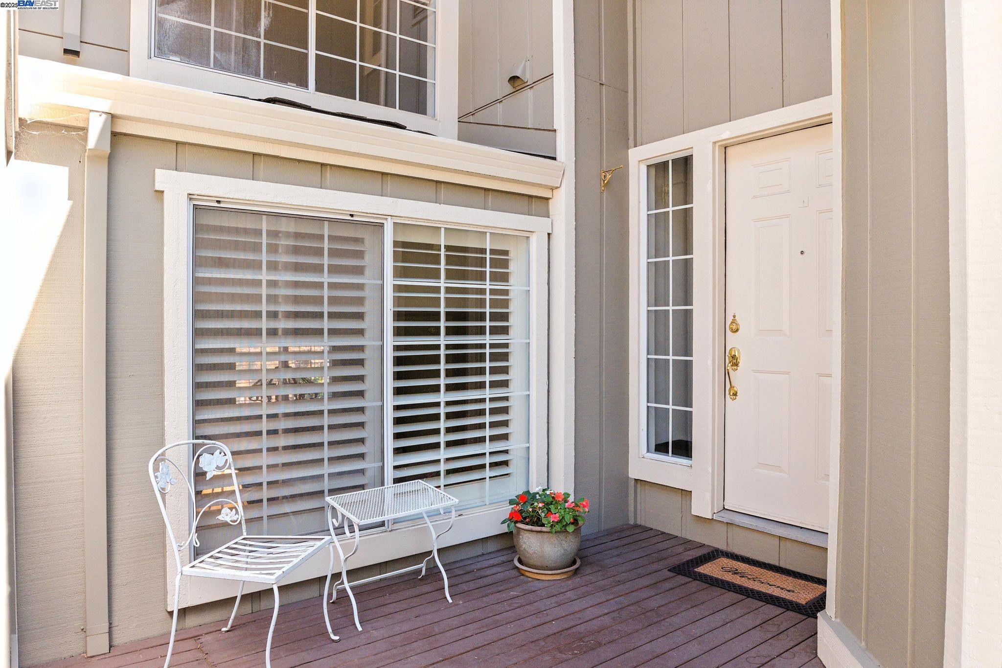 Detail Gallery Image 2 of 32 For 318 Mercury Way, Pleasant Hill,  CA 94523 - 3 Beds | 2/1 Baths