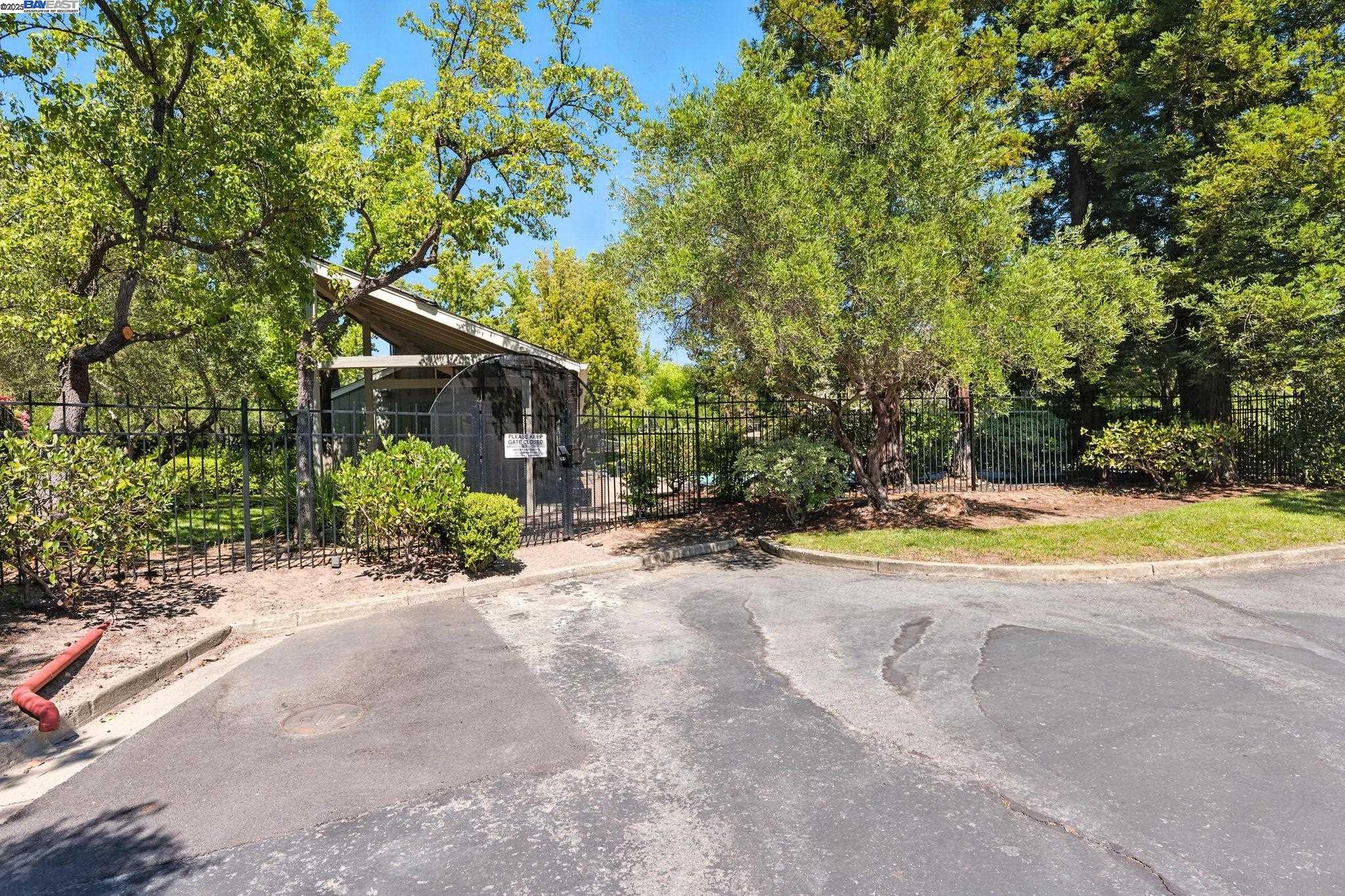 Detail Gallery Image 31 of 32 For 318 Mercury Way, Pleasant Hill,  CA 94523 - 3 Beds | 2/1 Baths