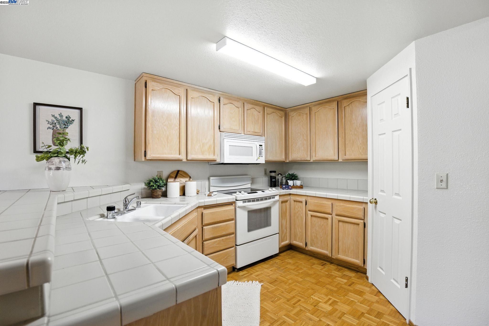 Detail Gallery Image 9 of 32 For 318 Mercury Way, Pleasant Hill,  CA 94523 - 3 Beds | 2/1 Baths