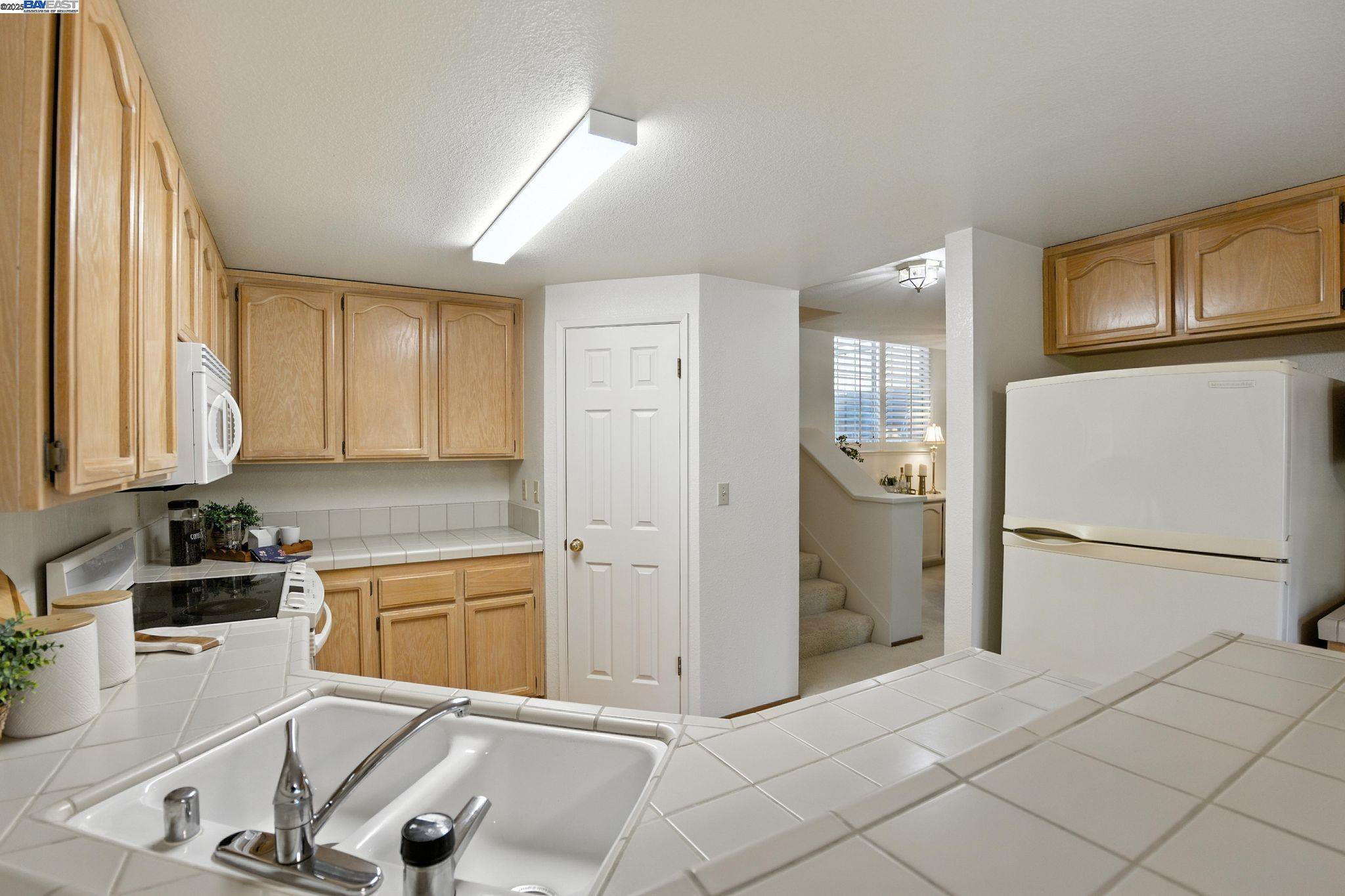 Detail Gallery Image 10 of 32 For 318 Mercury Way, Pleasant Hill,  CA 94523 - 3 Beds | 2/1 Baths