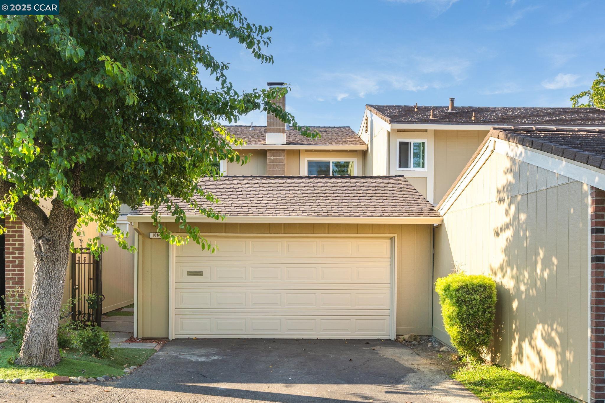 Detail Gallery Image 1 of 23 For 108 Thistle Way, Martinez,  CA 94553 - 3 Beds | 2/1 Baths
