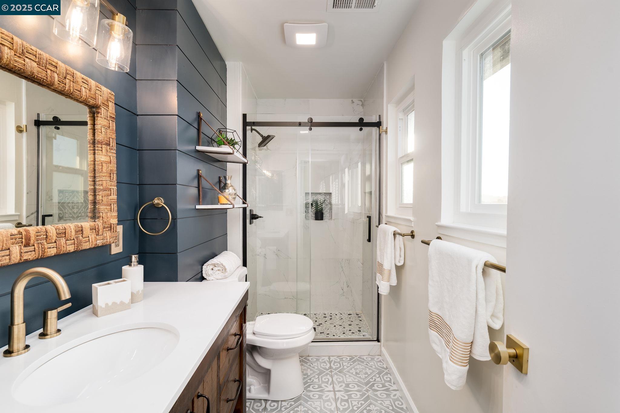 Detail Gallery Image 11 of 23 For 108 Thistle Way, Martinez,  CA 94553 - 3 Beds | 2/1 Baths
