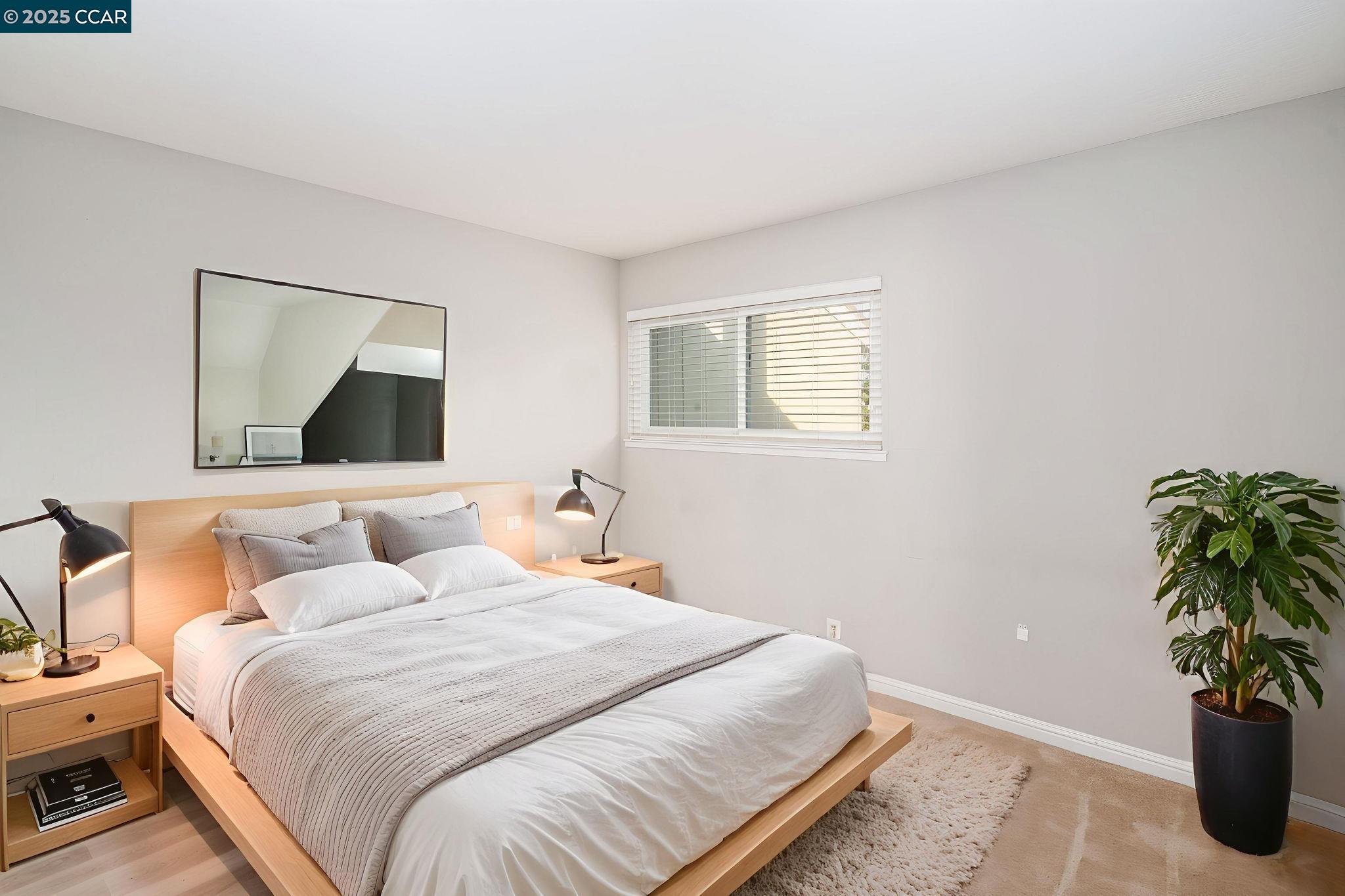 Detail Gallery Image 13 of 23 For 108 Thistle Way, Martinez,  CA 94553 - 3 Beds | 2/1 Baths