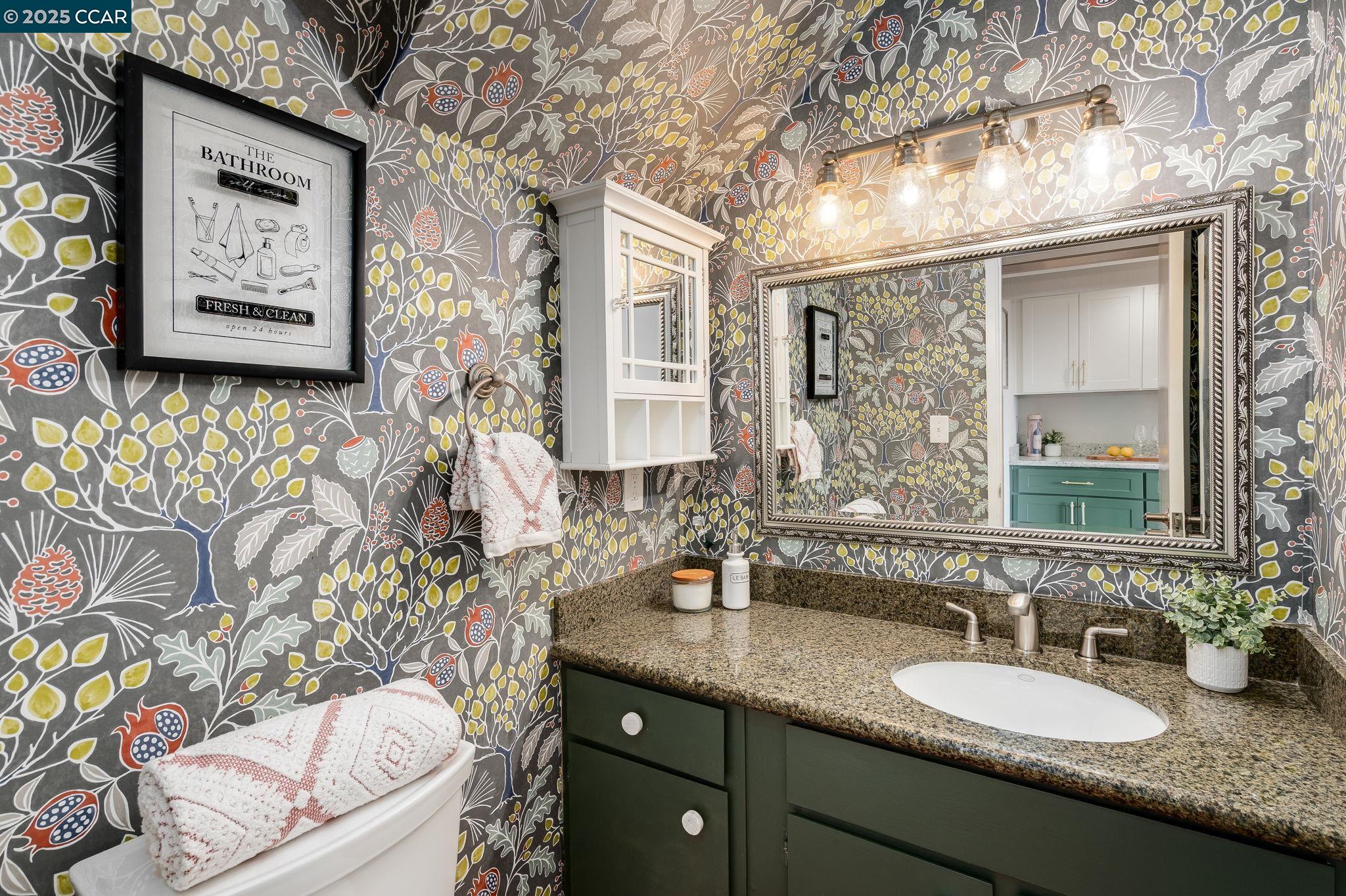 Detail Gallery Image 14 of 23 For 108 Thistle Way, Martinez,  CA 94553 - 3 Beds | 2/1 Baths