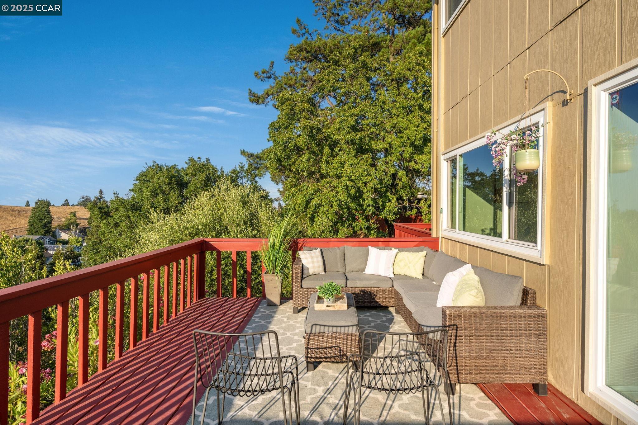 Detail Gallery Image 16 of 23 For 108 Thistle Way, Martinez,  CA 94553 - 3 Beds | 2/1 Baths