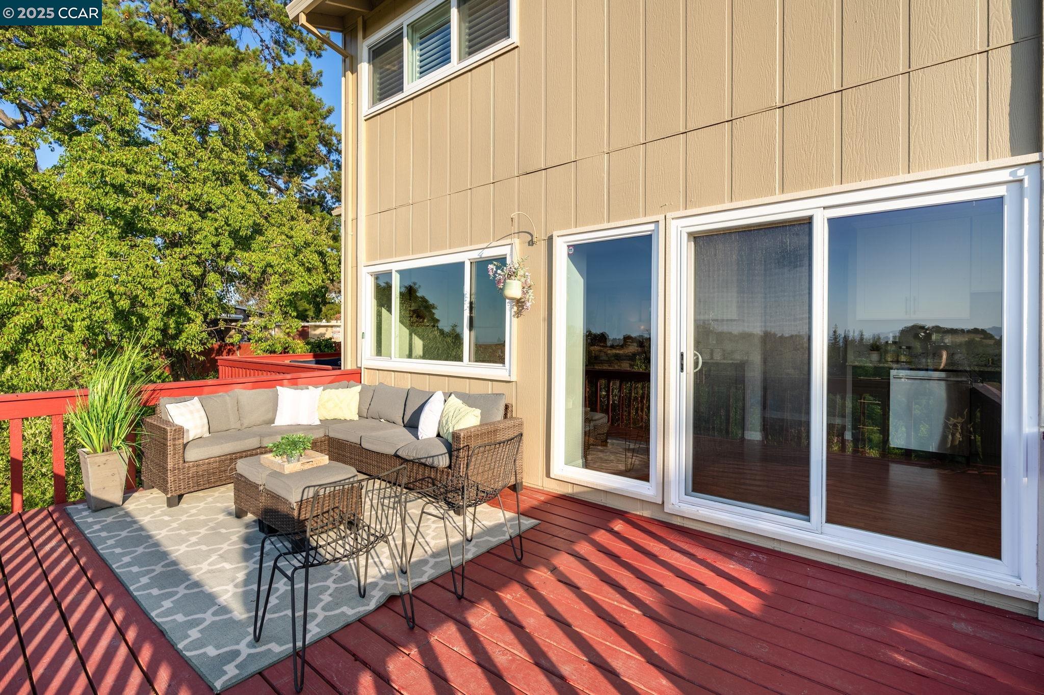 Detail Gallery Image 17 of 23 For 108 Thistle Way, Martinez,  CA 94553 - 3 Beds | 2/1 Baths